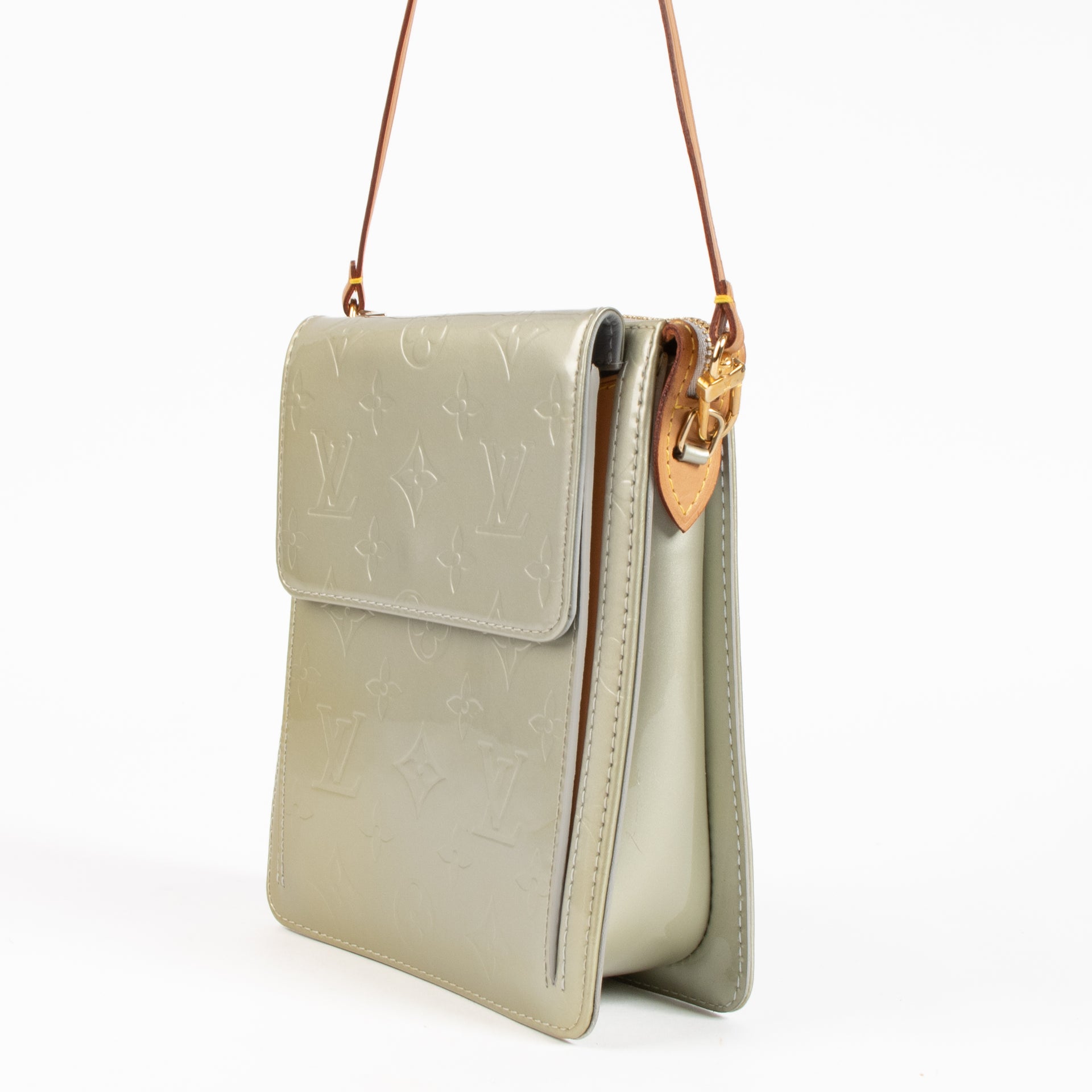 Shop the authentic Louis Vuitton Peppermint Vernis Mott Bag on Labellov.com !
