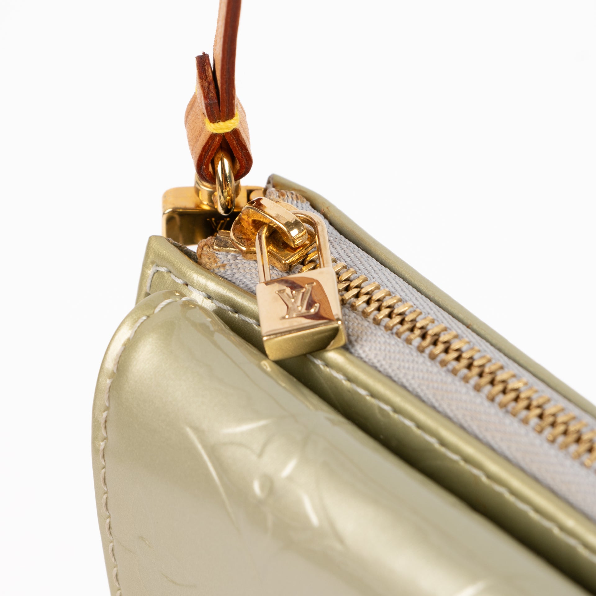 Shop the authentic Louis Vuitton Peppermint Vernis Mott Bag on Labellov.com !