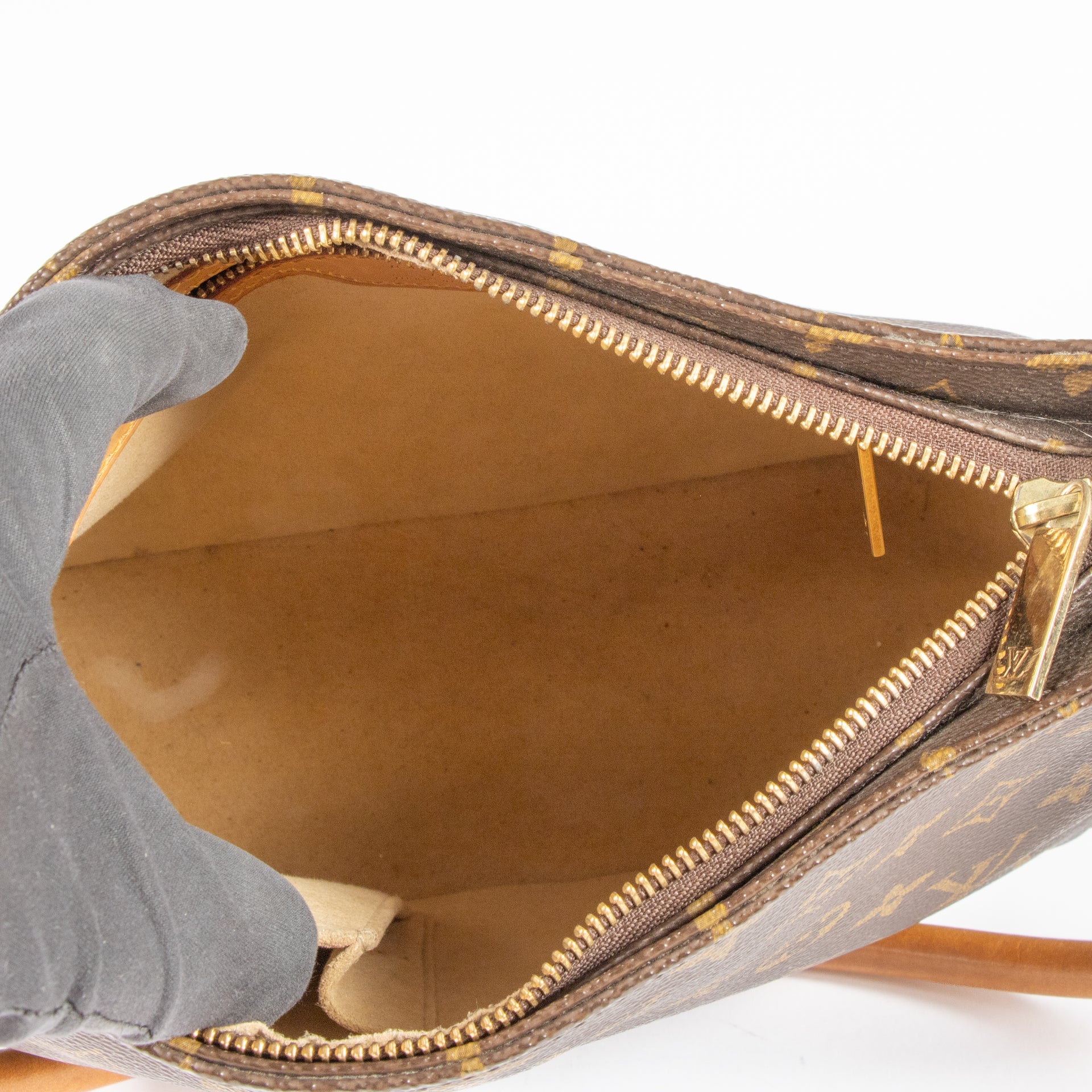 Shop the authentic Louis Vuitton Monogram Looping MM Bag on Labellov.com !