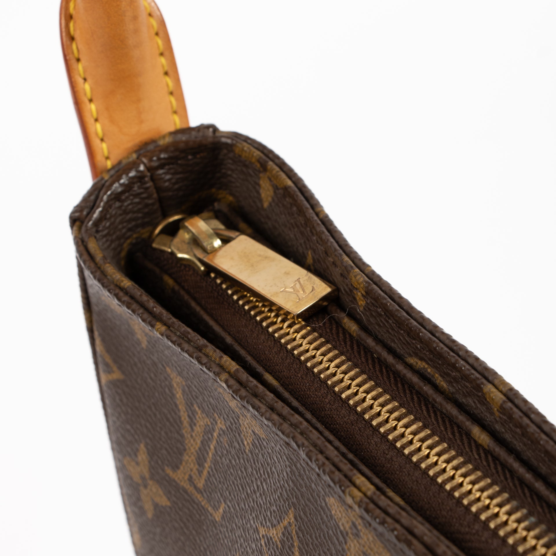 Shop the authentic Louis Vuitton Monogram Looping MM Bag on Labellov.com !