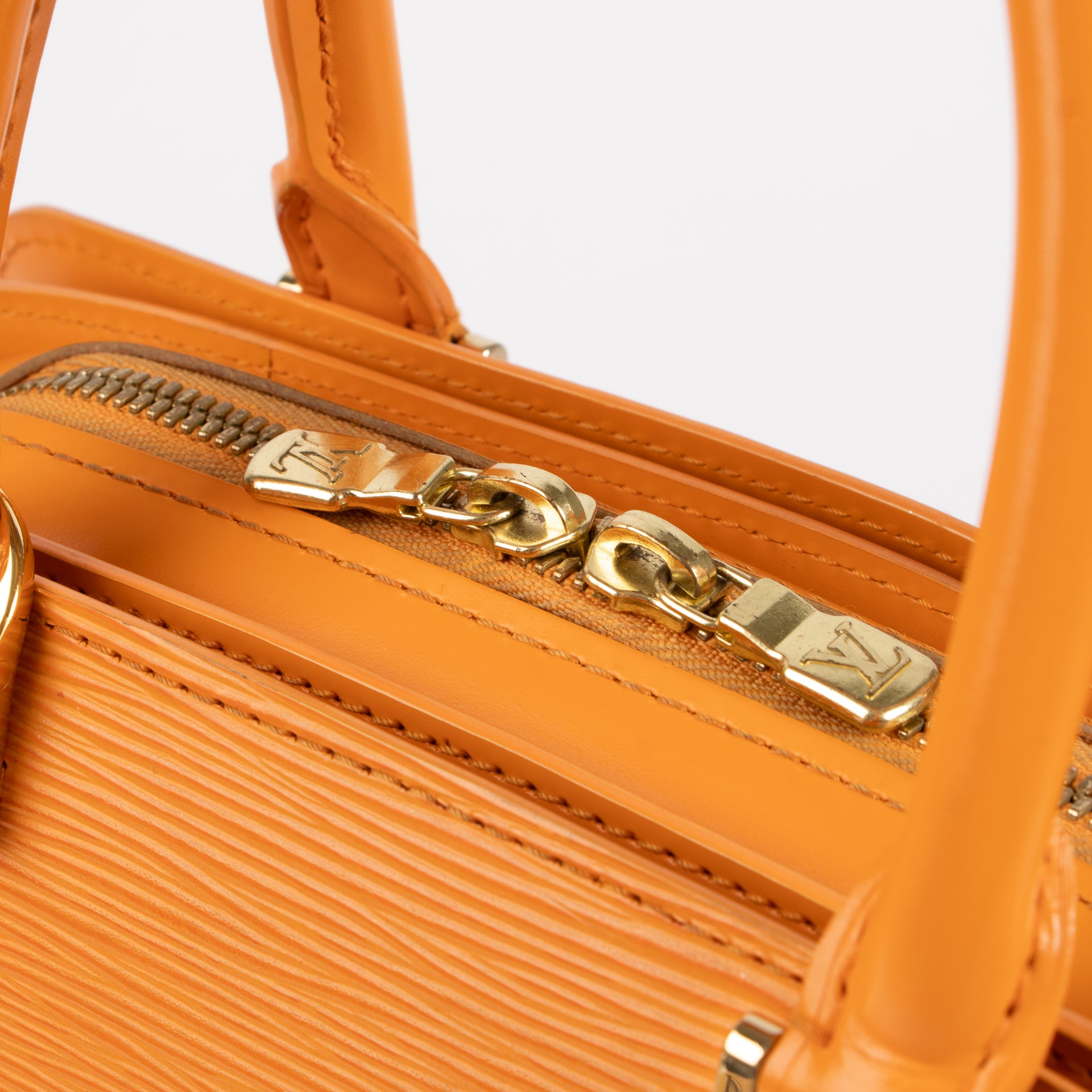 Shop the authentic Louis Vuitton Mandarin Epi Pont Neuf Bag on Labellov.com !