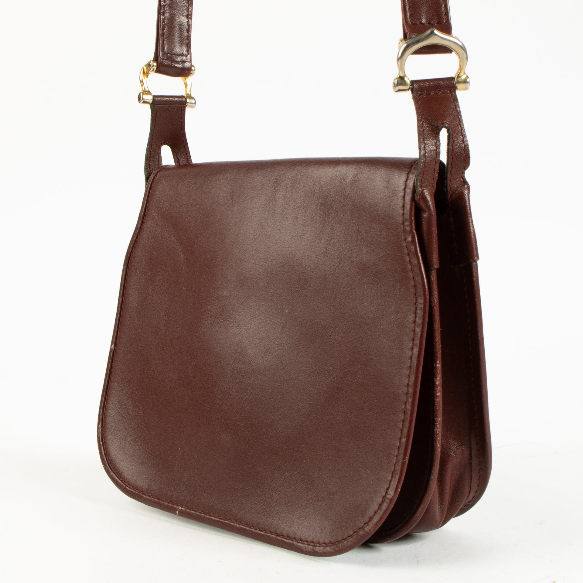 Shop the authentic Cartier Bordeaux Vintage Shoulder Bag on Labellov.com !