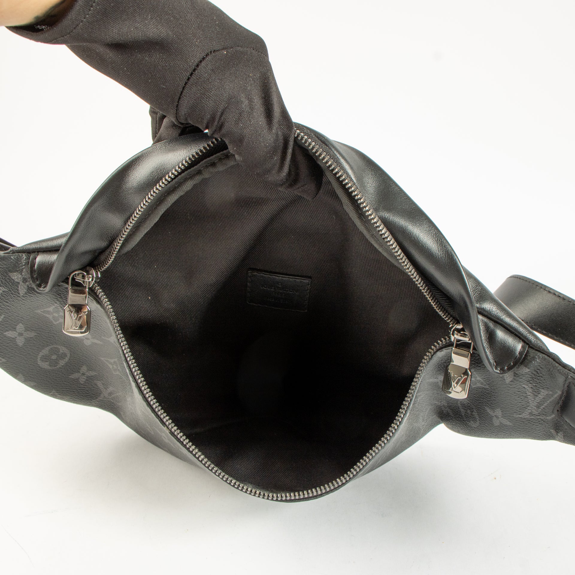 Shop the authentic Louis Vuitton Monogram Eclipse Bumbag on Labellov.com !