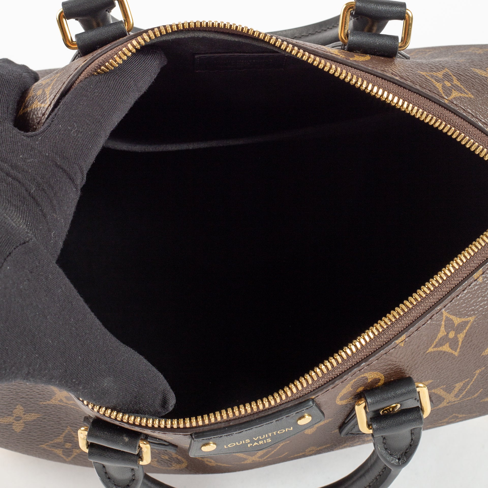 Shop the authentic Louis Vuitton Monogram Speedy Trunk 25 Bag on Labellov.com !