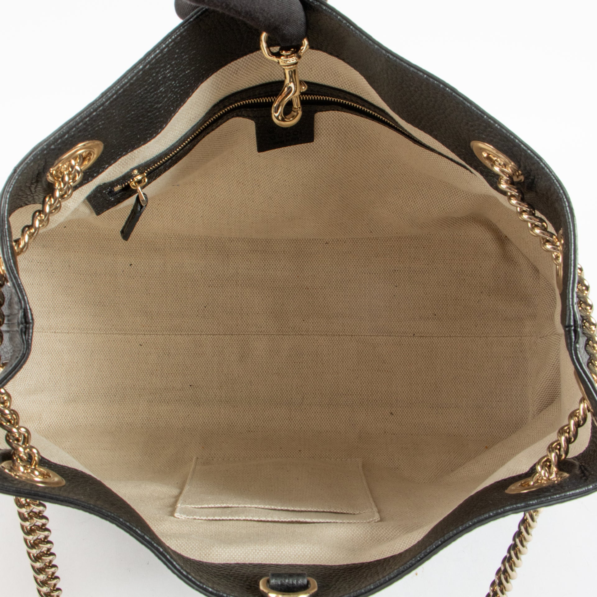 Shop authentic Gucci Black Soho Chain Hobo Bag on Labellov.com.