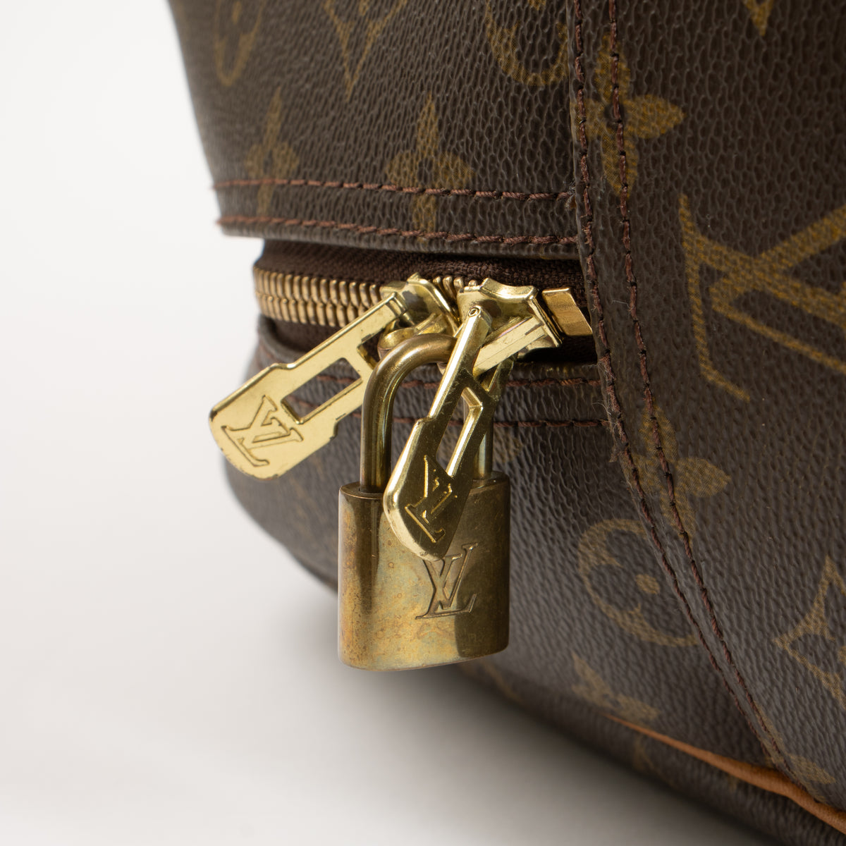 Shop this authentic Louis Vuitton Monogram Deauville Bag pre-loved on Labellov.com