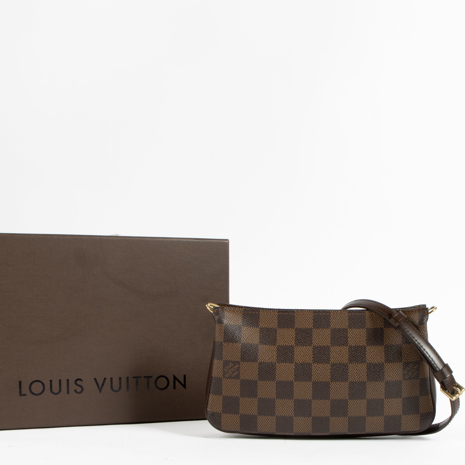 Shop the authentic Louis Vuitton Damier Ebene Navona Pochette on Labellov.com !