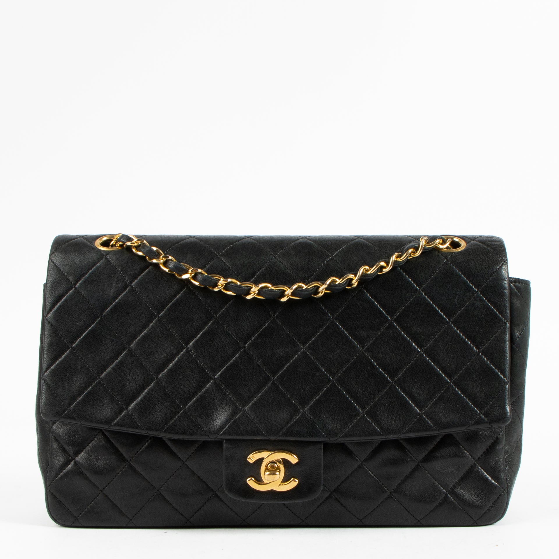 Shop the authentic Chanel Vintage Black Lambskin Flap Bag on Labellov.com !