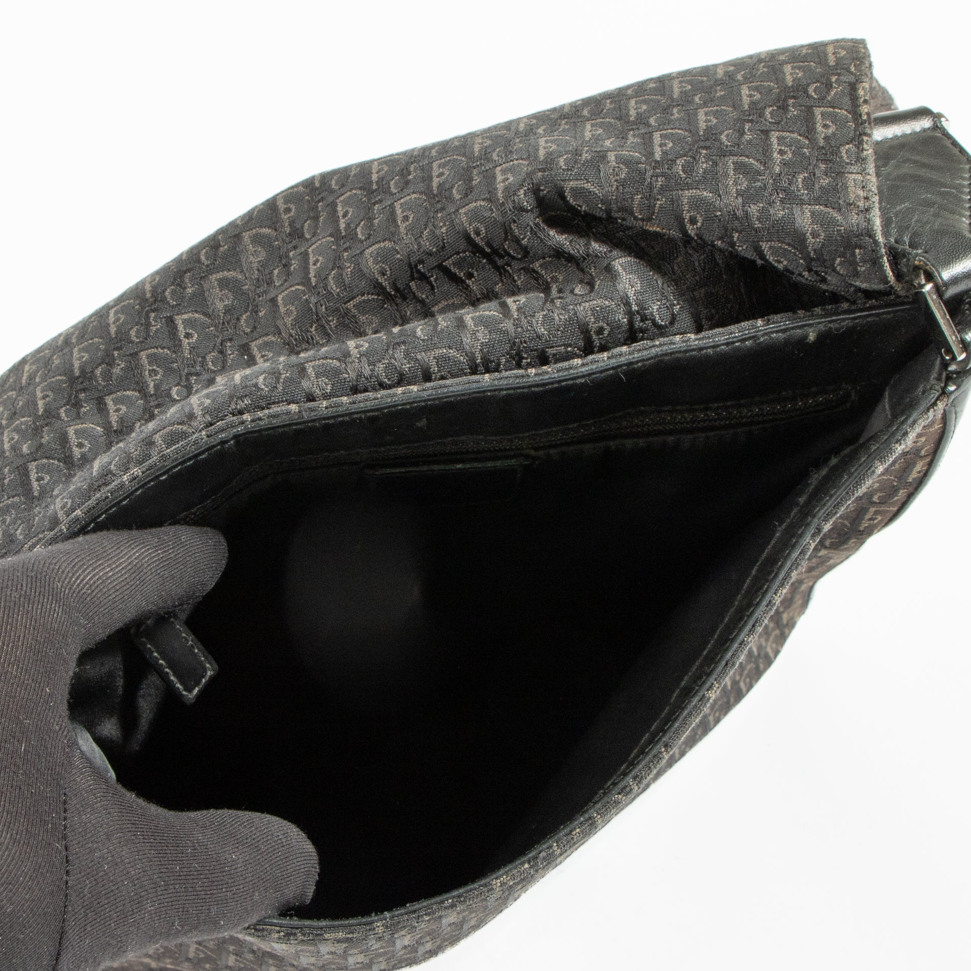 Shop the authentic Christian Dior Brown Trotter Street Chic Messenger Bag on Labellov.com !