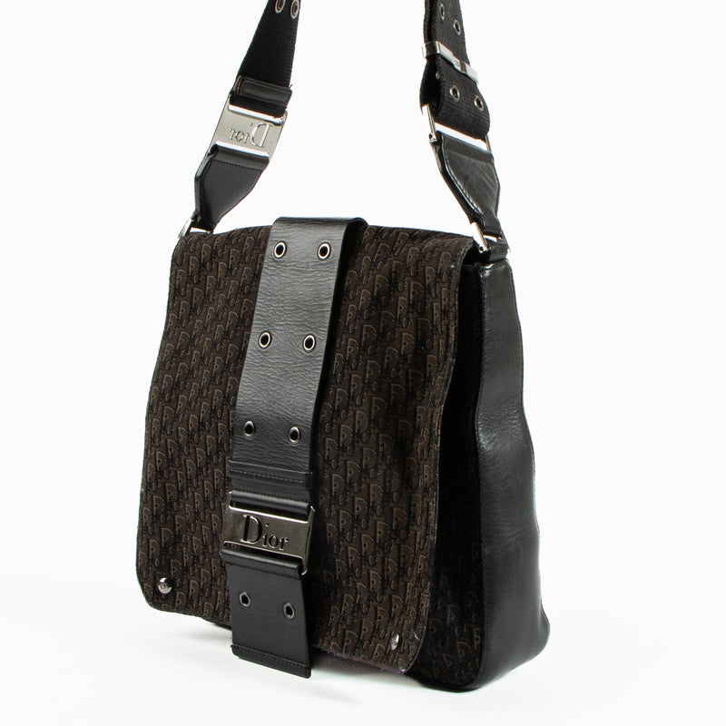 Shop the authentic Christian Dior Brown Trotter Street Chic Messenger Bag on Labellov.com !
