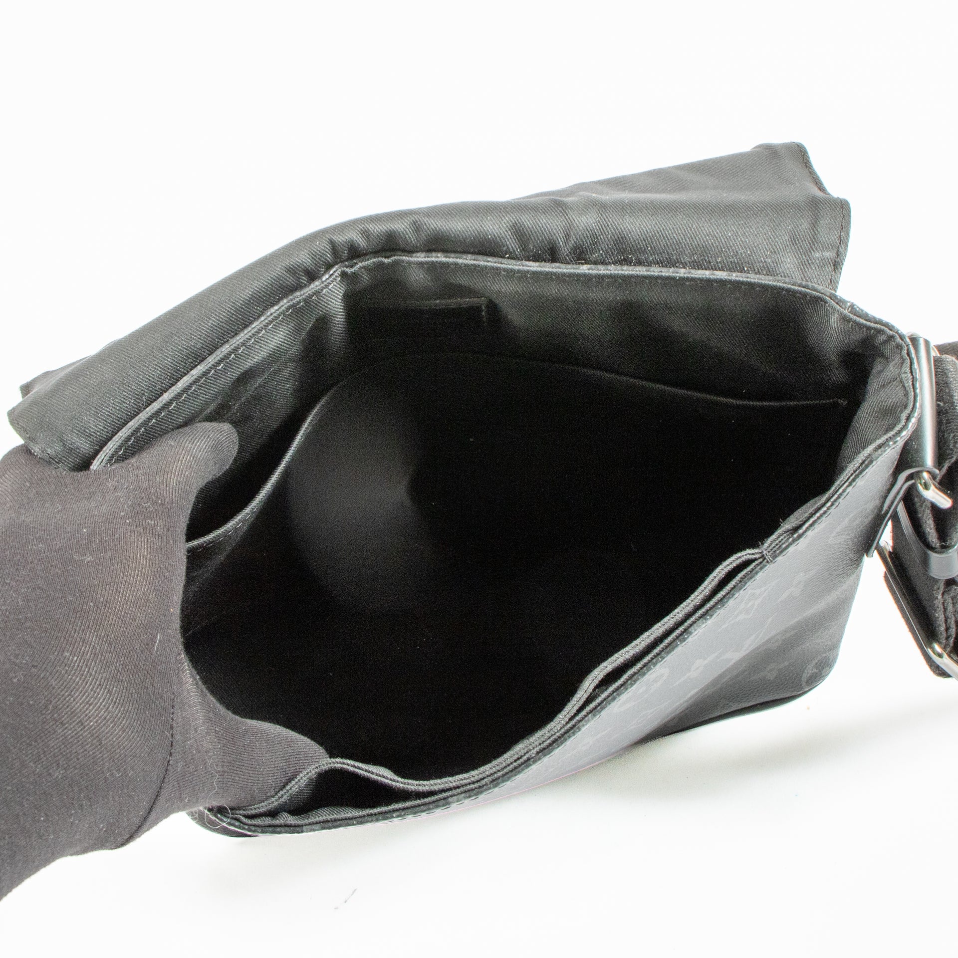 Shop the authentic Louis Vuitton Monogram Eclipse District PM Bag on Labellov.com !