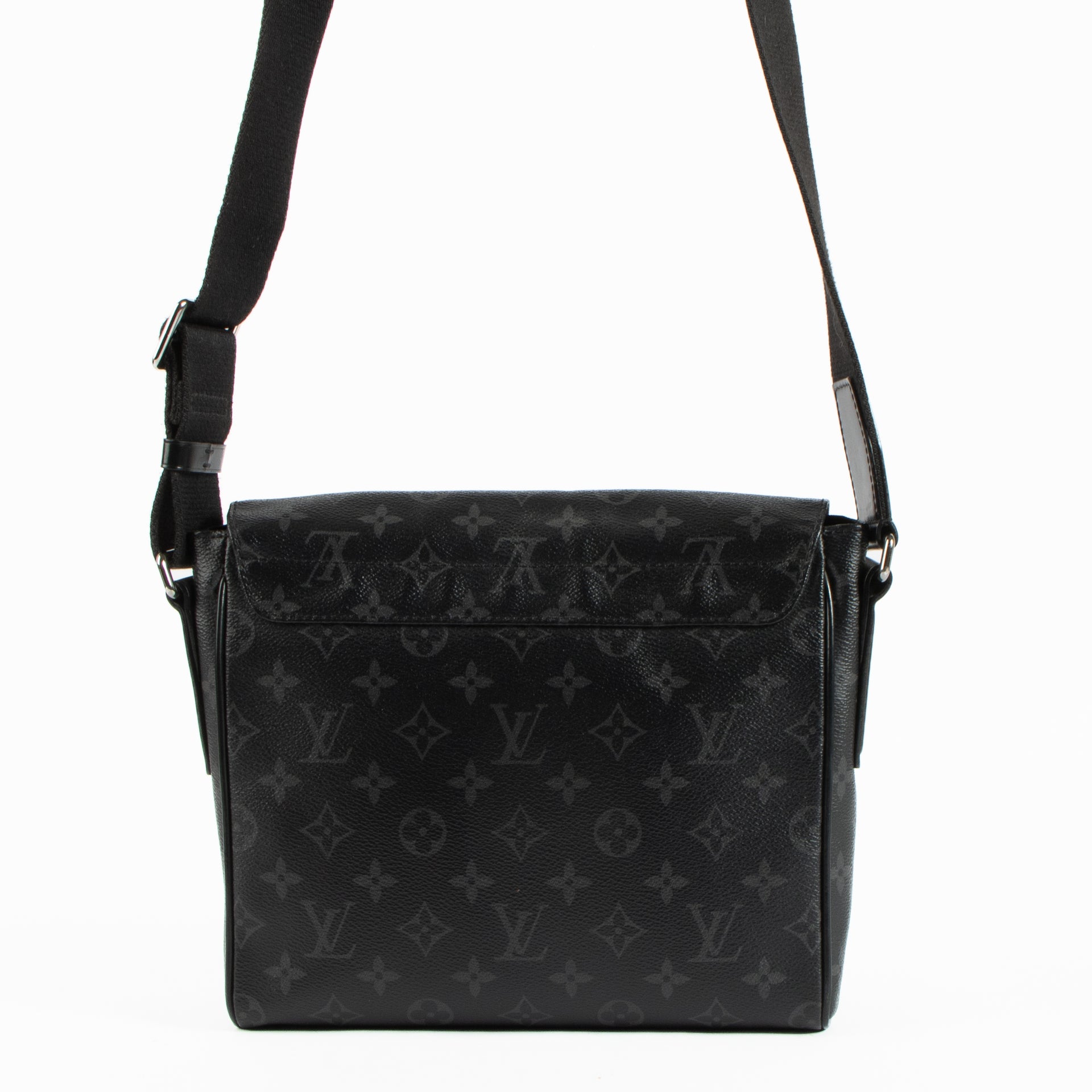 Shop the authentic Louis Vuitton Monogram Eclipse District PM Bag on Labellov.com !