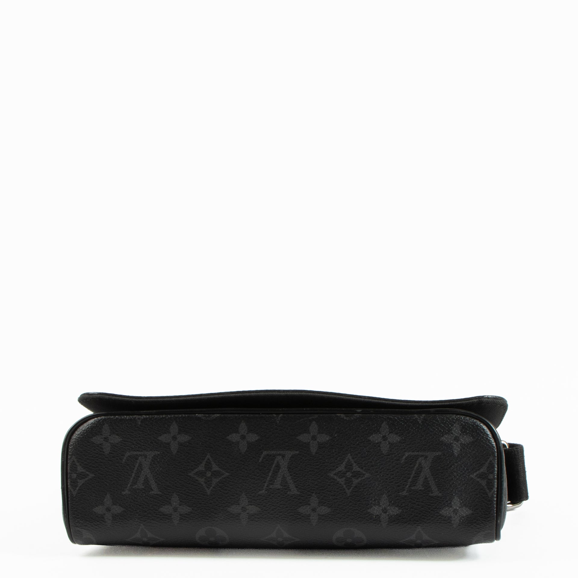 Shop the authentic Louis Vuitton Monogram Eclipse District PM Bag on Labellov.com !