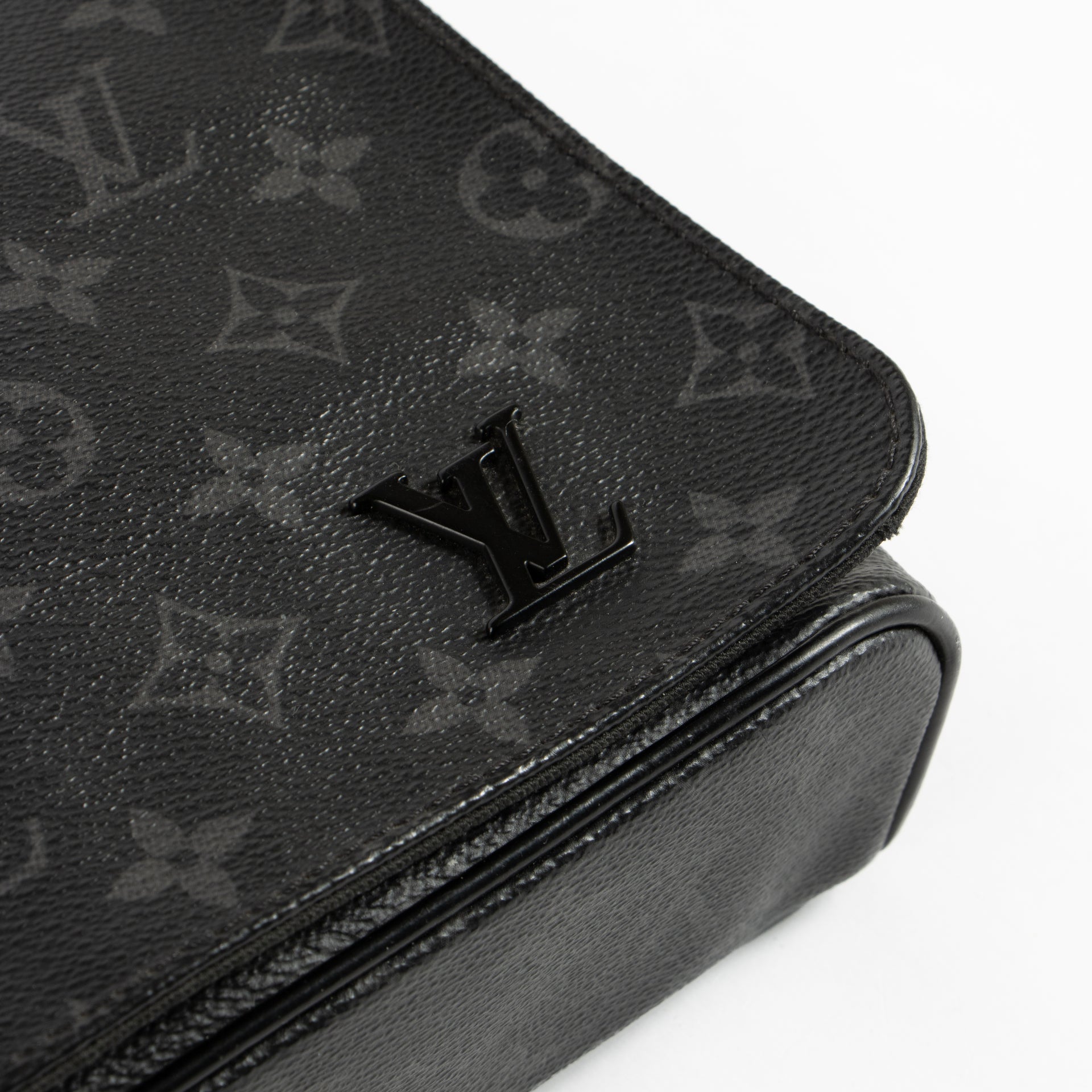 Shop the authentic Louis Vuitton Monogram Eclipse District PM Bag on Labellov.com !