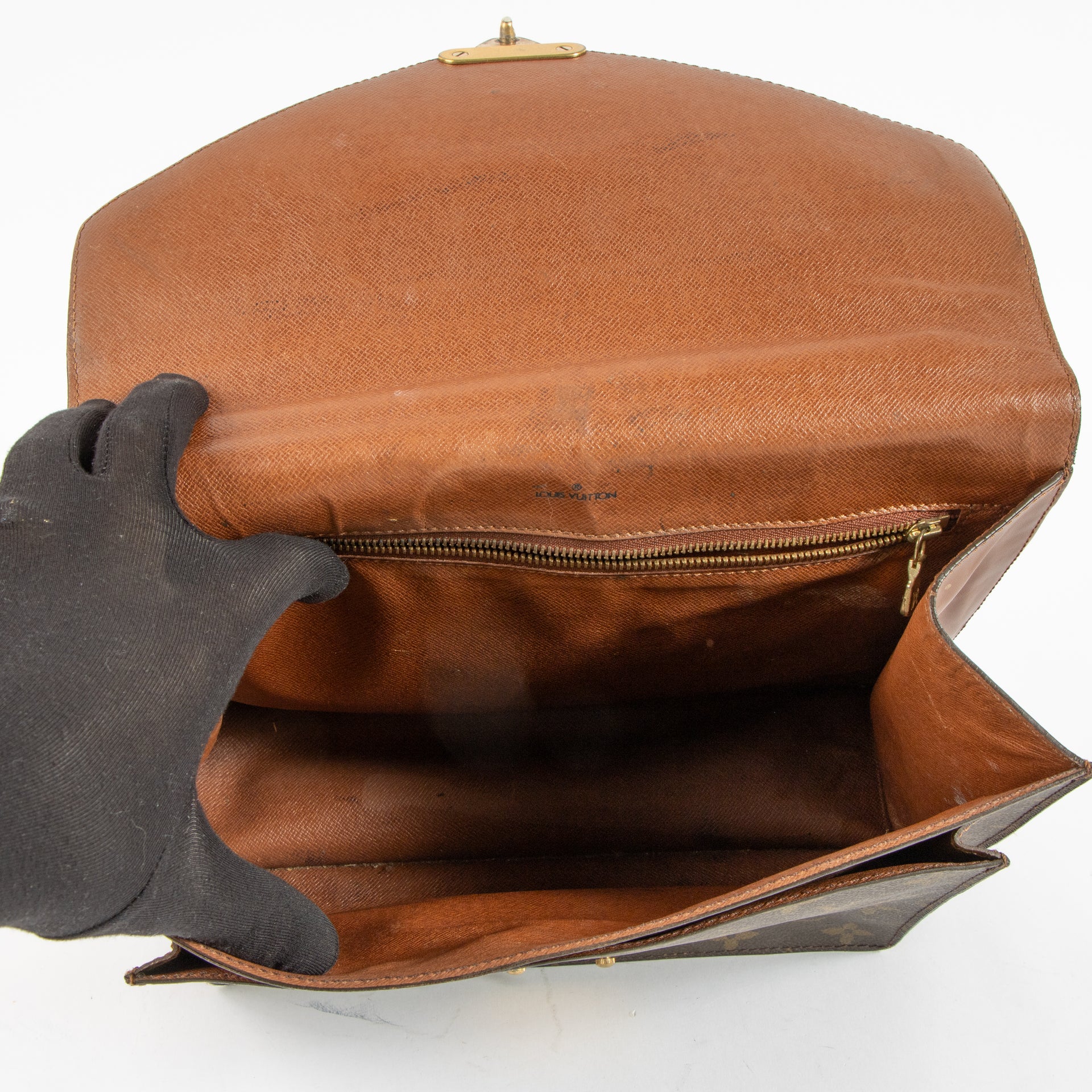 Shop the authentic Louis Vuitton Vintage Monogram Monceau 28 Bag on Labellov.com !