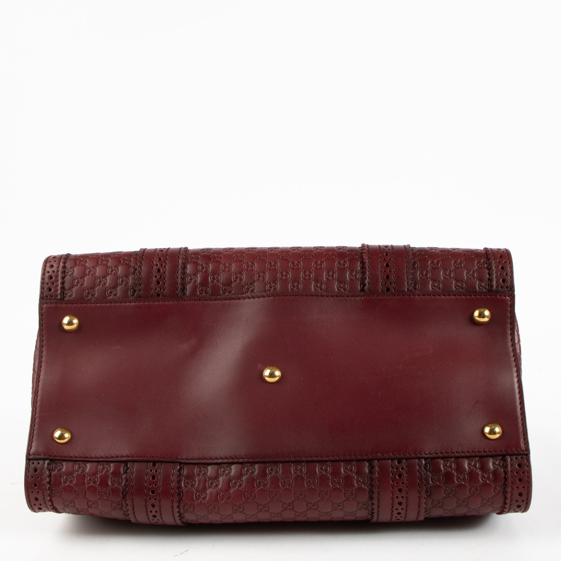 Shop this authentic Gucci Red Guilio Brogue Top handle pre-loved on Labellov.com 