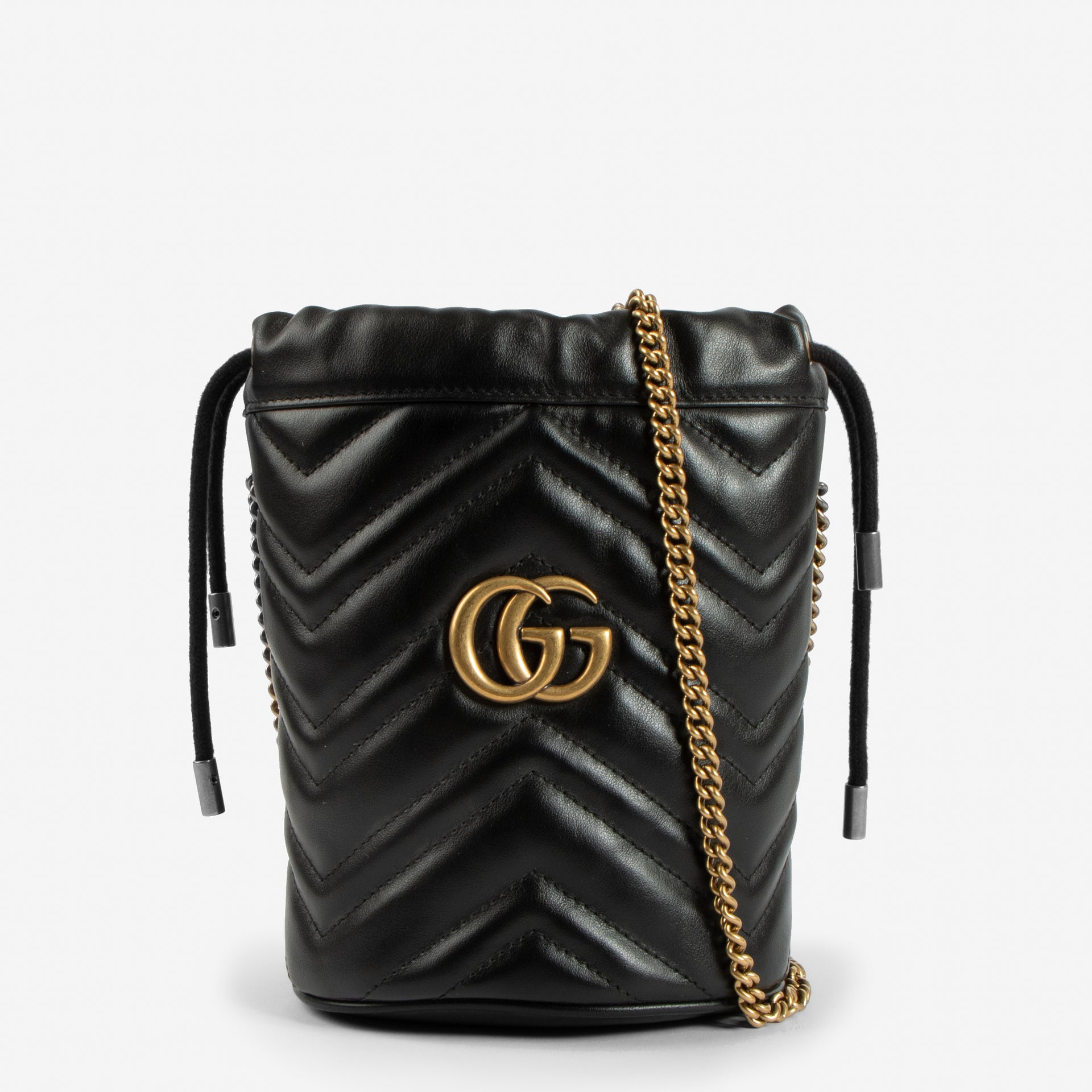 Shop the 100% authentic Gucci Black Leather GG Marmont Small Bucket Bag second hand on Labellov.com!
