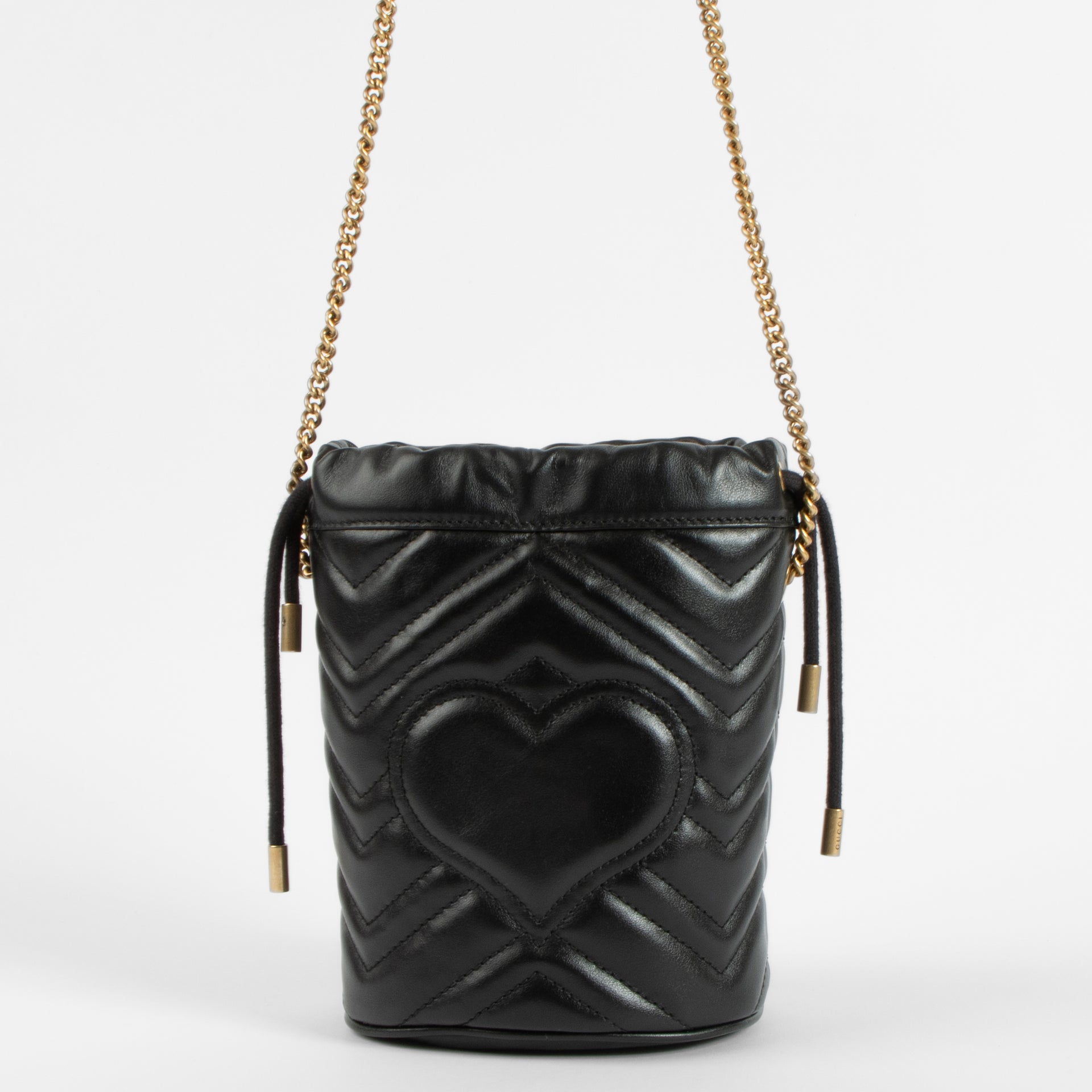 Shop the 100% authentic Gucci Black Leather GG Marmont Small Bucket Bag second hand on Labellov.com!