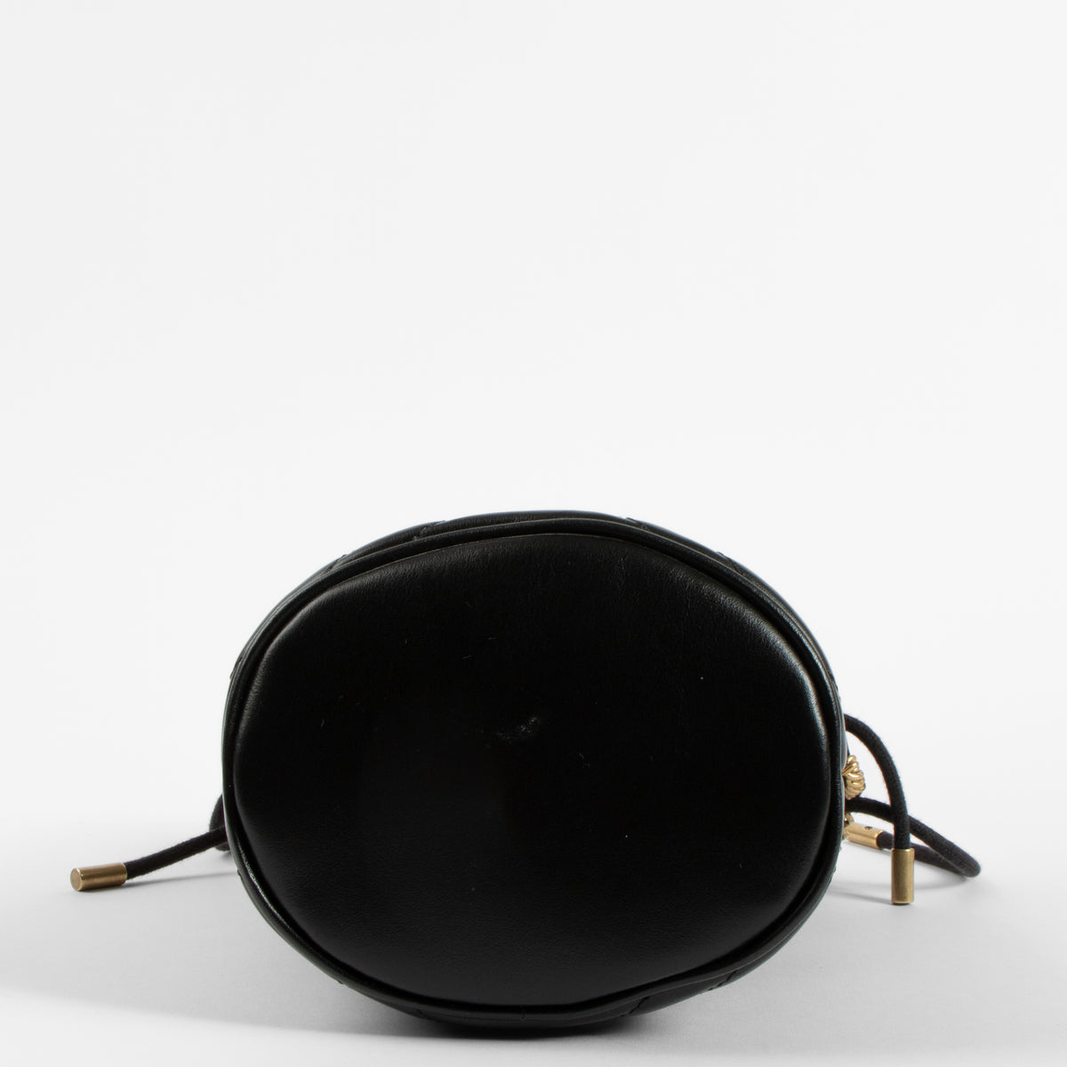 Shop the 100% authentic Gucci Black Leather GG Marmont Small Bucket Bag second hand on Labellov.com!