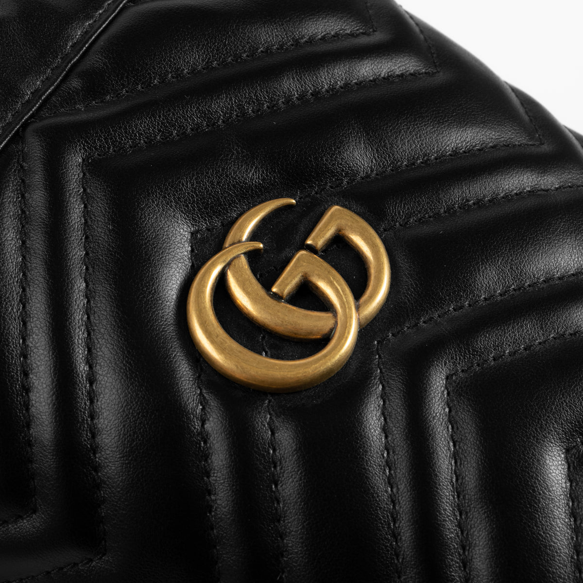 Shop the 100% authentic Gucci Black Leather GG Marmont Small Bucket Bag second hand on Labellov.com!