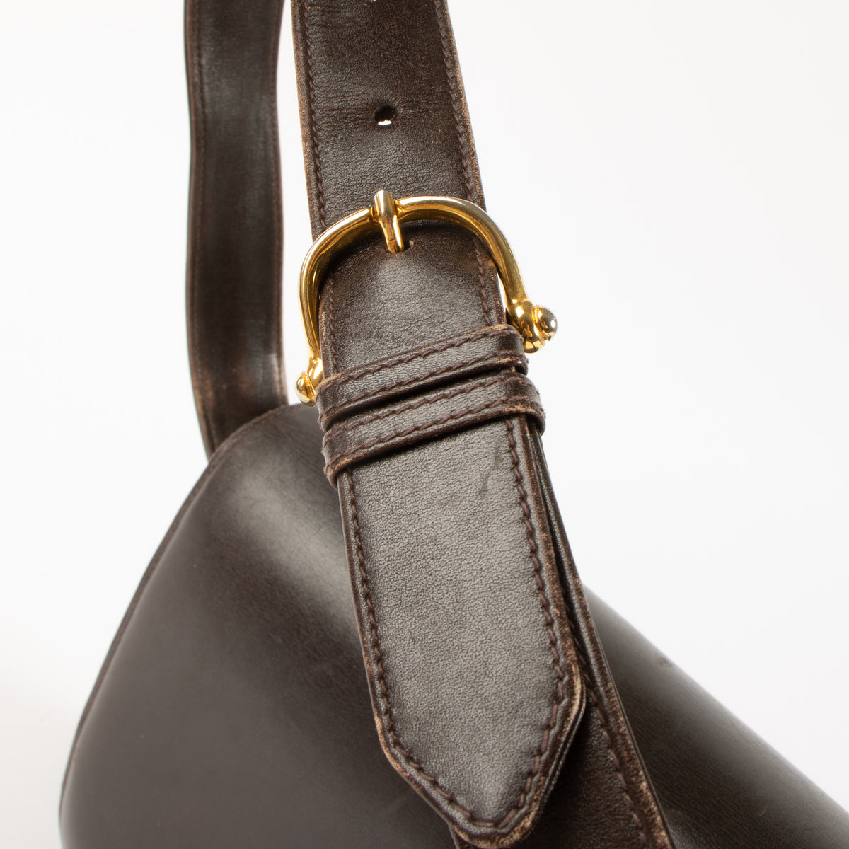Shop the 100% authentic Celine Vintage Dark Brown Shiny Calfskin Carriage Shoulder Bag second hand on Labellov.com!