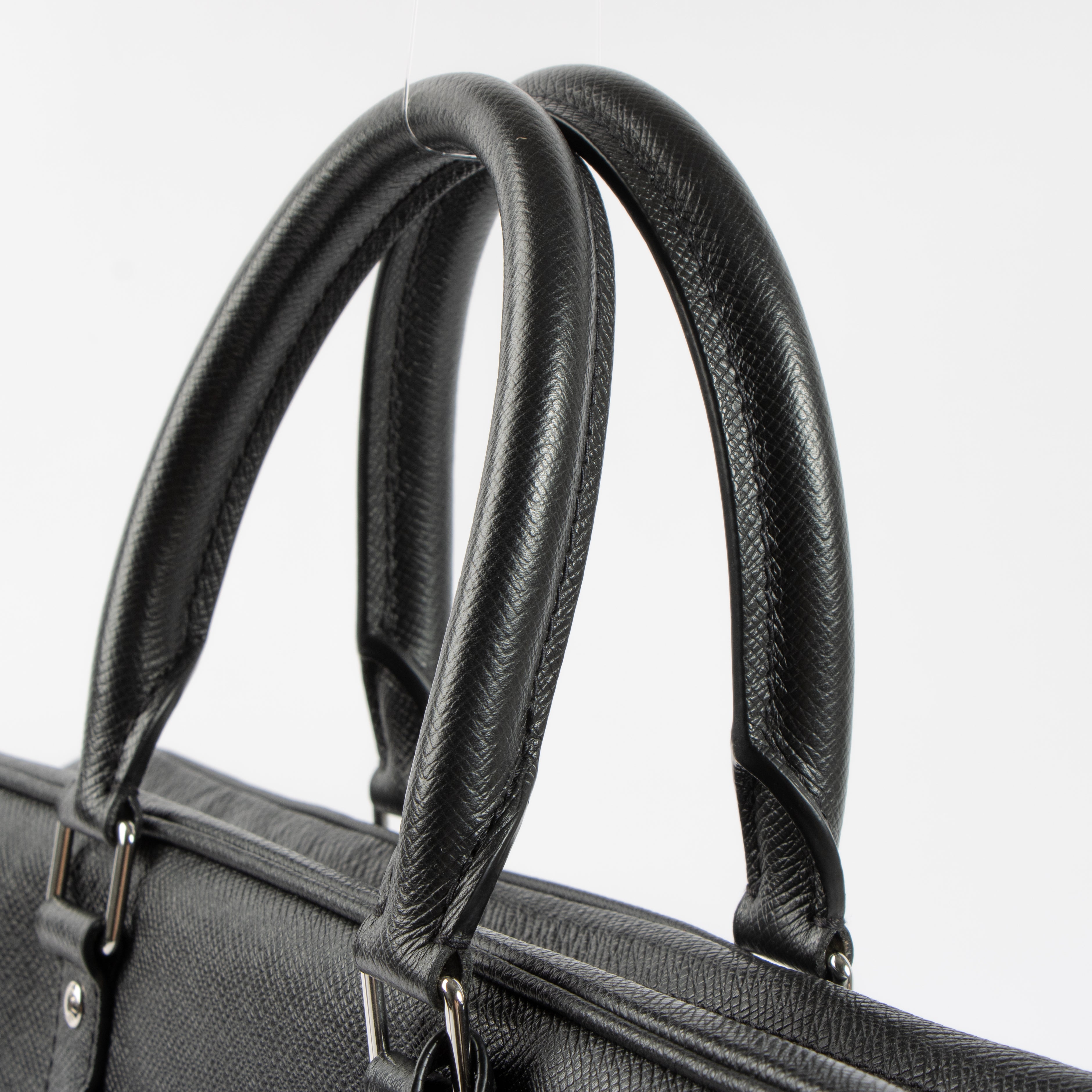 Louis Vuitton Black Taiga Porte Document Voyage PM – Labellov
