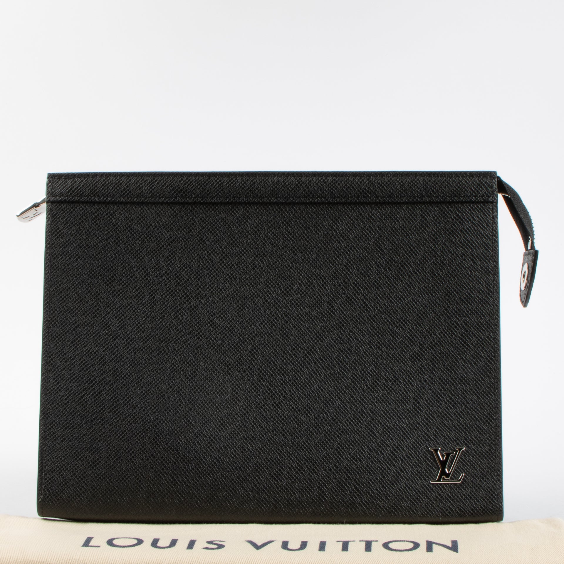Shop the authentic Louis Vuitton Black Taiga Pochette Voyage second hand on Labellov.com!