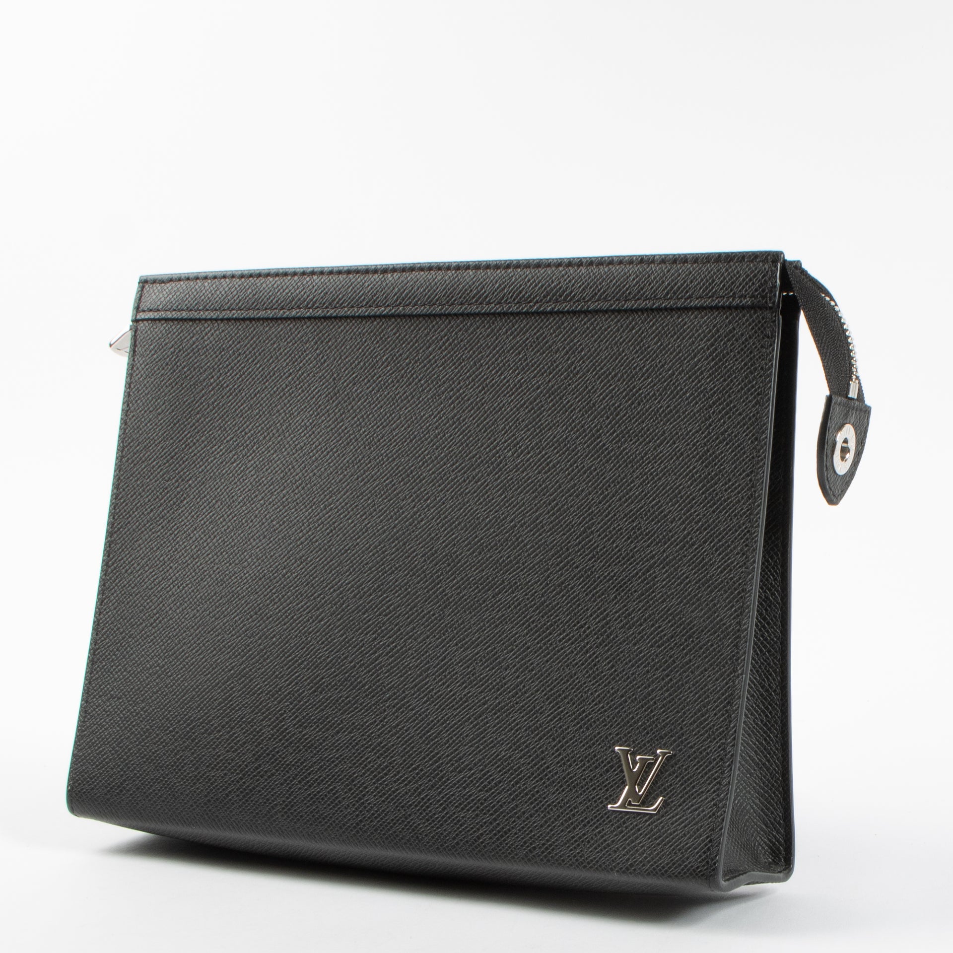 Shop the authentic Louis Vuitton Black Taiga Pochette Voyage second hand on Labellov.com!
