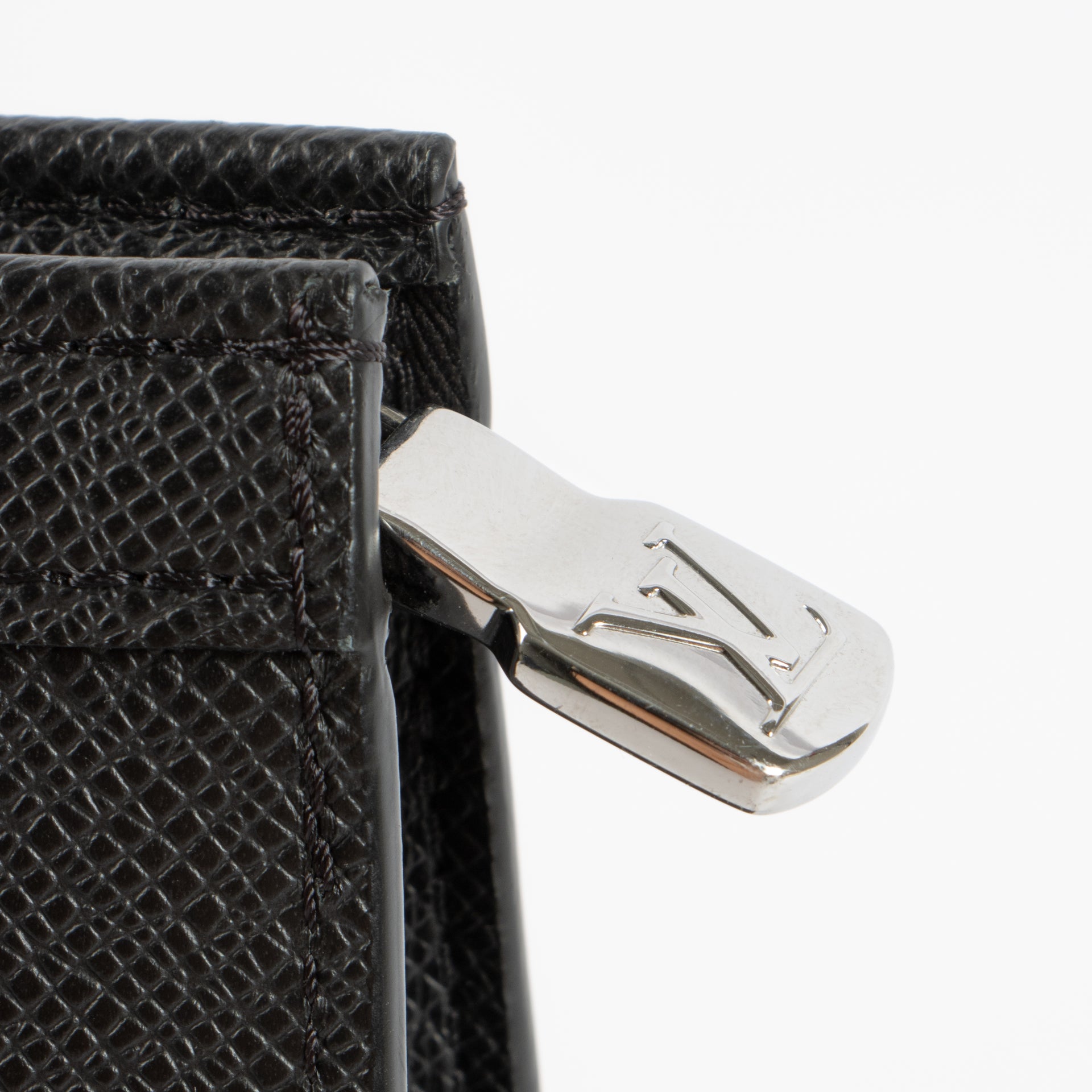 Shop the authentic Louis Vuitton Black Taiga Pochette Voyage second hand on Labellov.com!