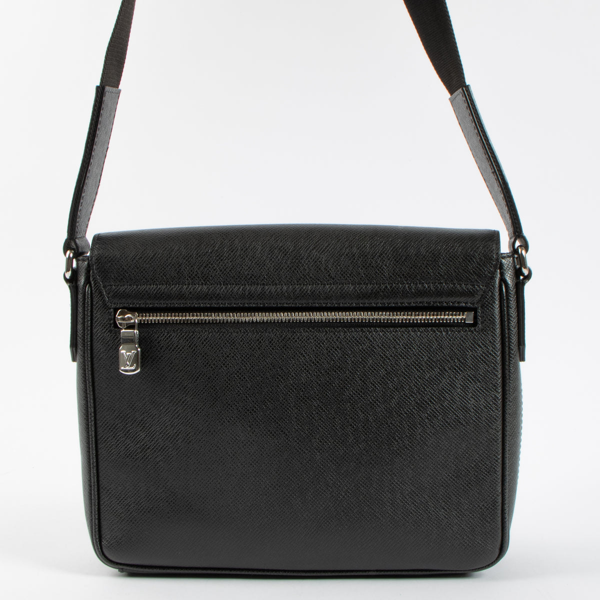 Shop the authentic Louis Vuitton Black Taiga District PM Messenger Bag second hand on Labellov.com!