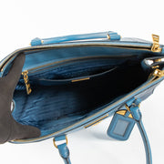 Shop the authentic Prada Blue Bicolour Saffiano Large Galleria Bag second hand on Labellov.com!