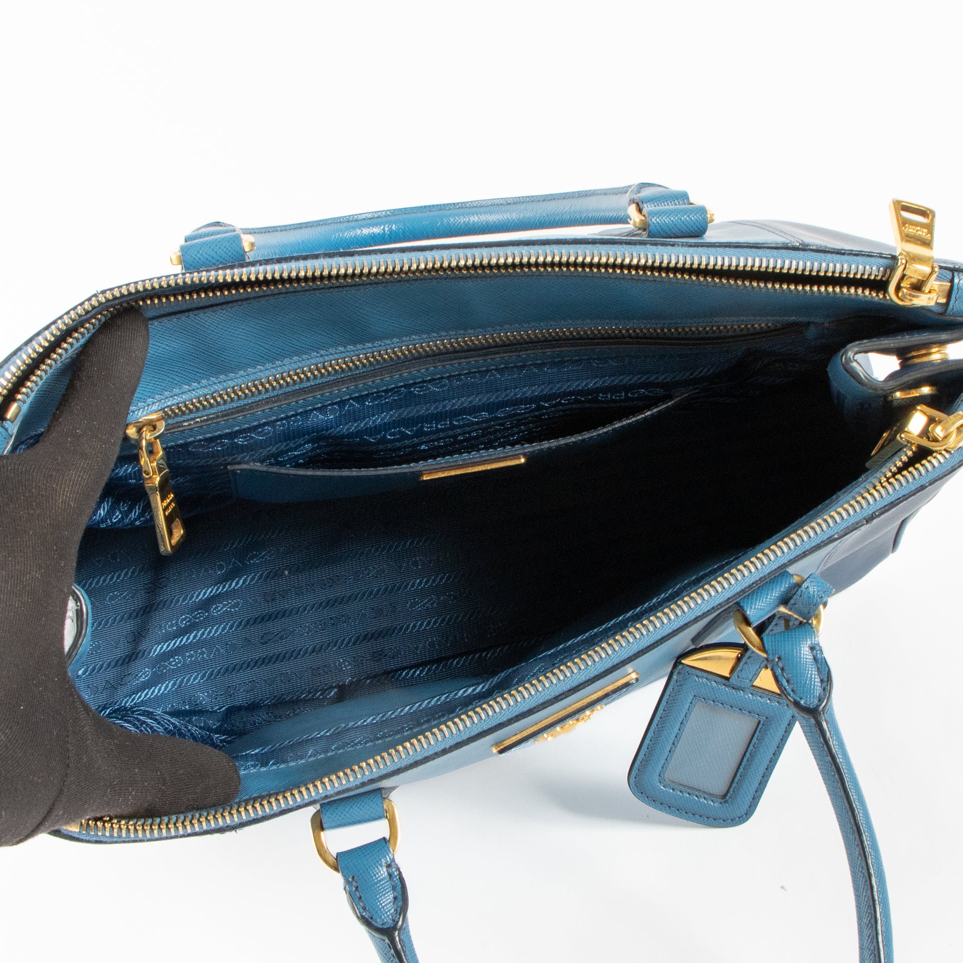 Shop the authentic Prada Blue Bicolour Saffiano Large Galleria Bag second hand on Labellov.com!