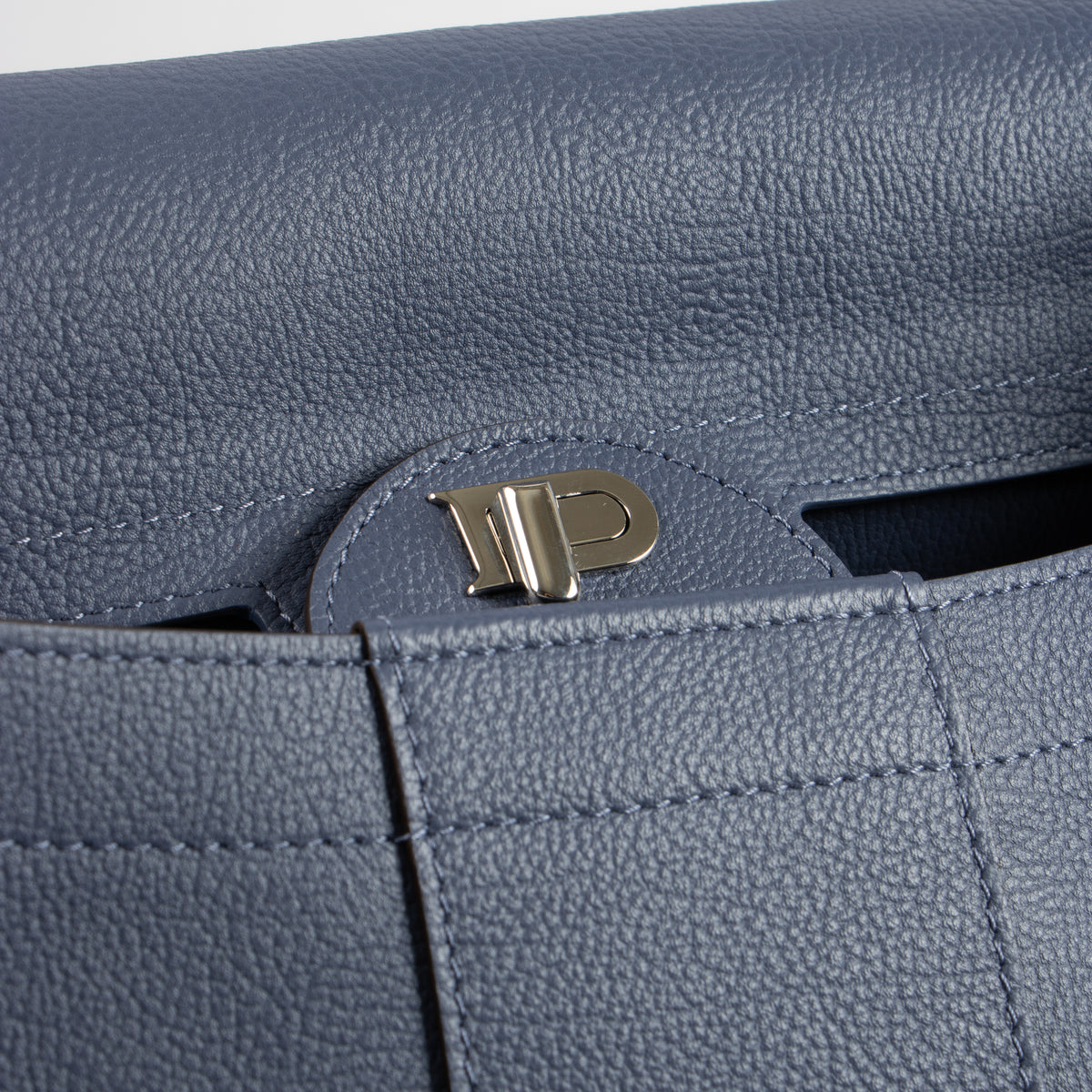 Shop the authentic Delvaux Orage Allure Calf Brillant Tempo Bag second hand on Labellov.com!
