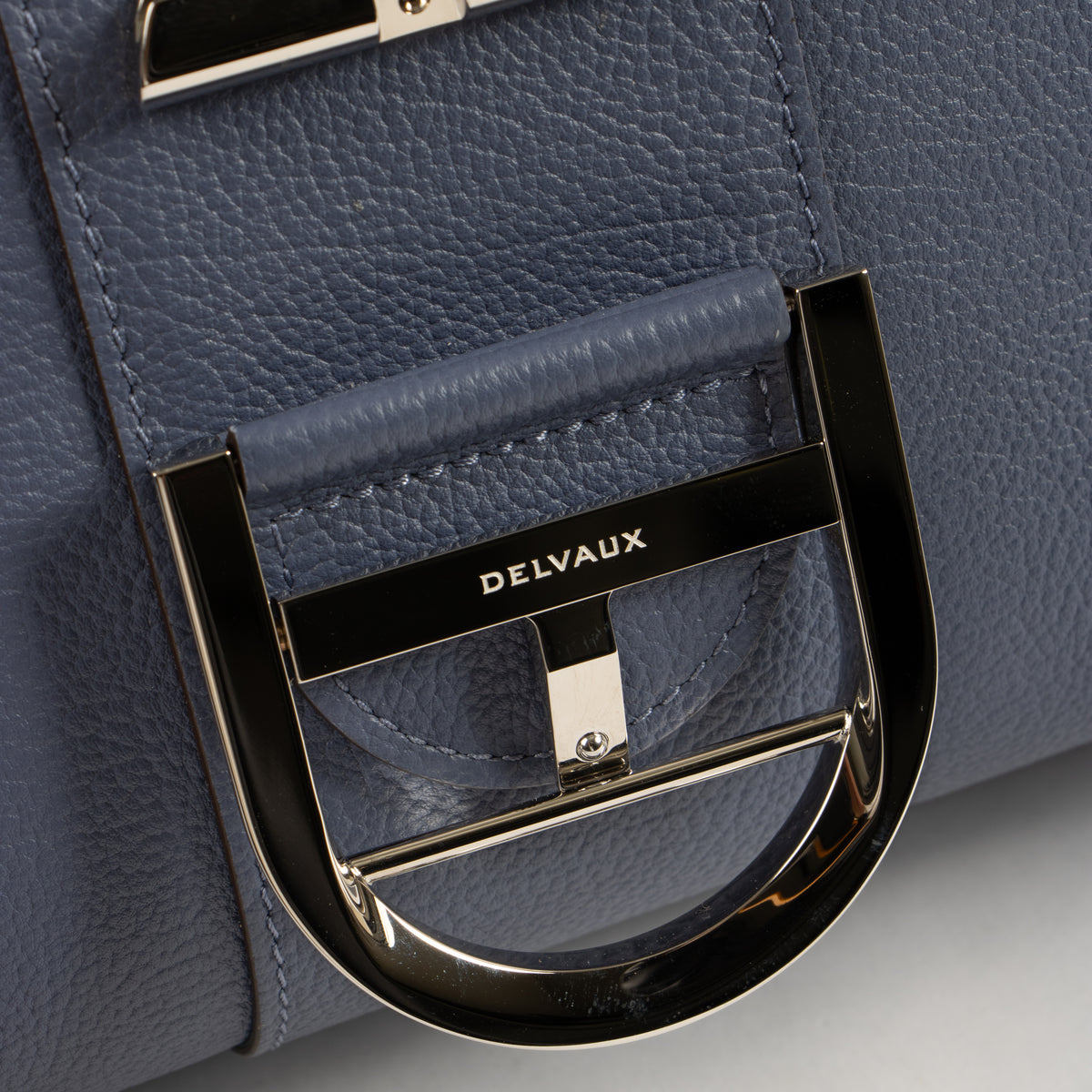 Shop the authentic Delvaux Orage Allure Calf Brillant Tempo Bag second hand on Labellov.com!