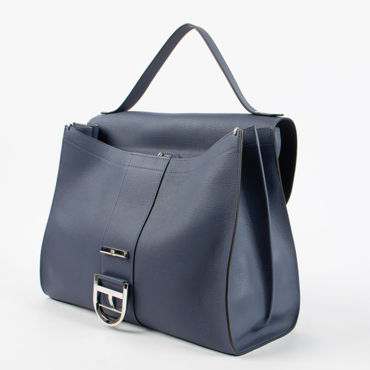 Shop the authentic Delvaux Orage Allure Calf Brillant Tempo Bag second hand on Labellov.com!