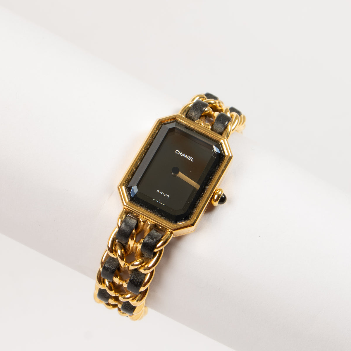Shop the authentic Chanel Gold-Plated Premiere Iconic Chain Watch second hand on Labellov.com!
