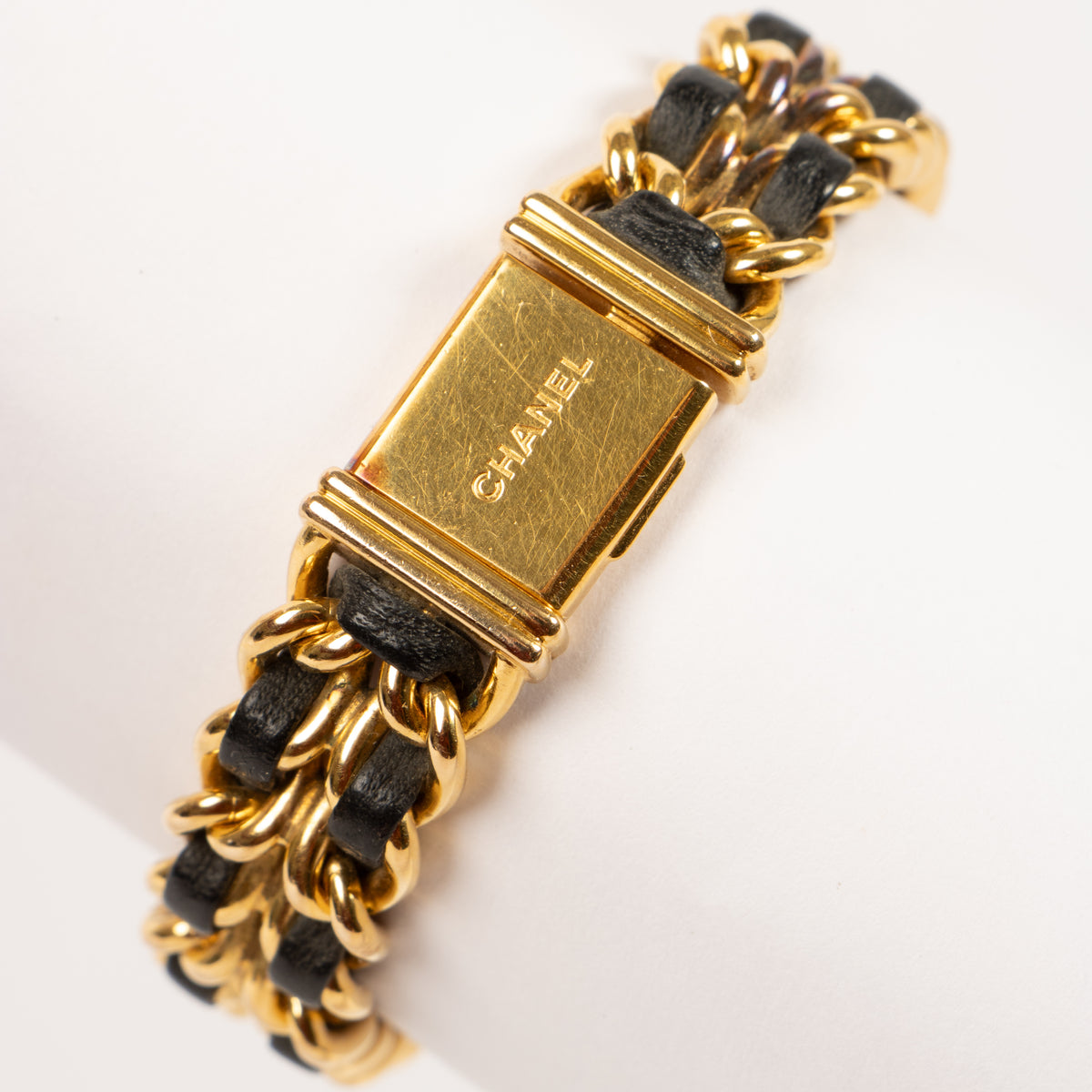 Shop the authentic Chanel Gold-Plated Premiere Iconic Chain Watch second hand on Labellov.com!
