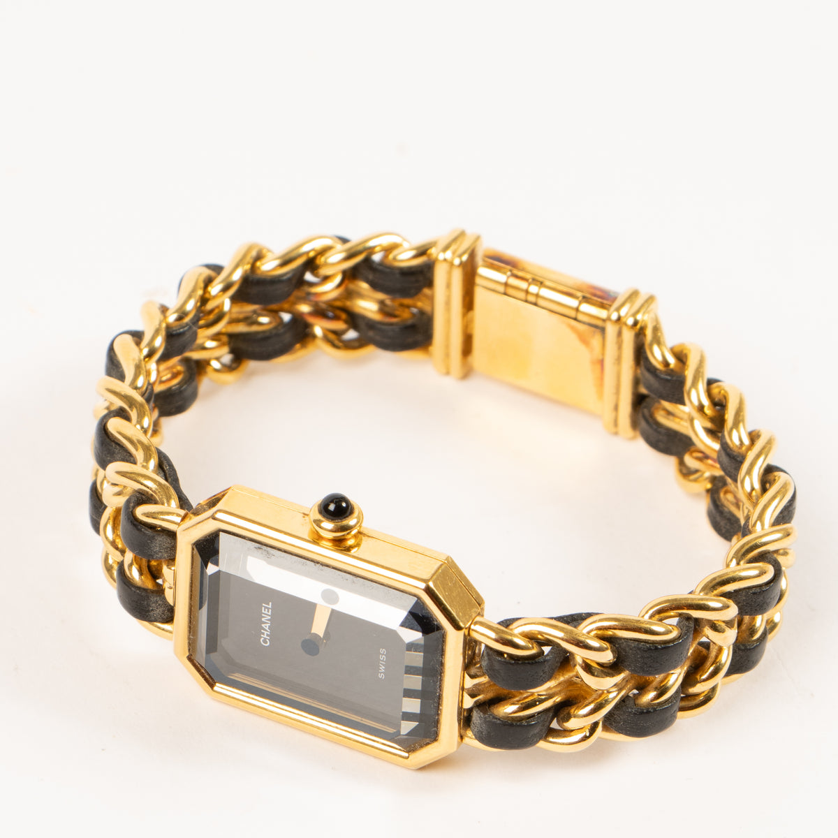 Shop the authentic Chanel Gold-Plated Premiere Iconic Chain Watch second hand on Labellov.com!
