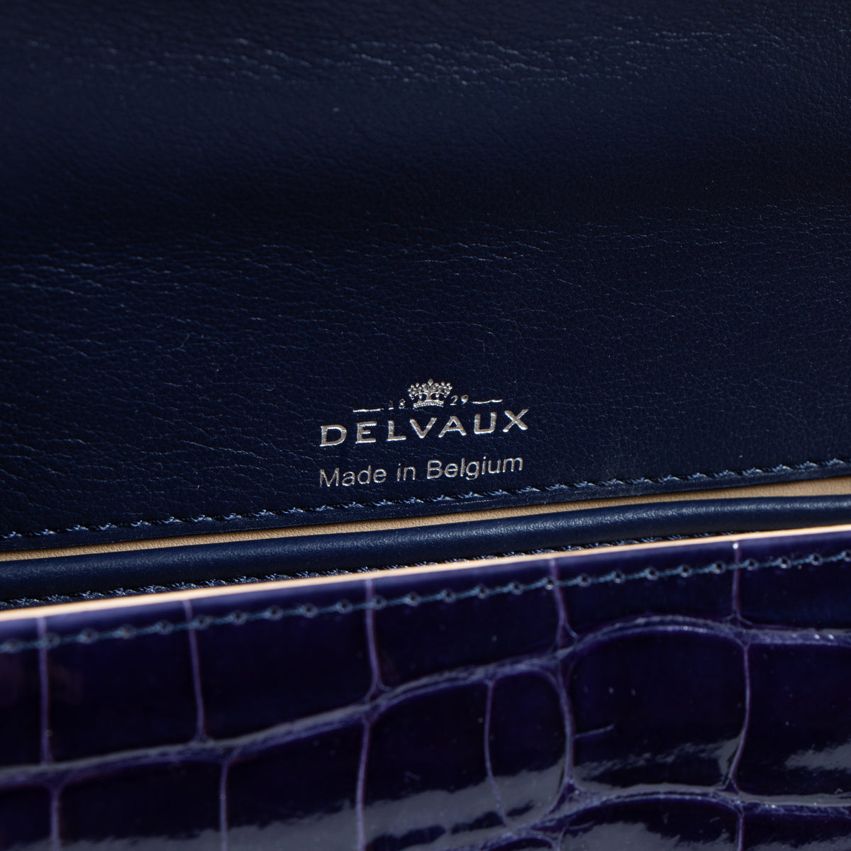 Shop the authentic Delvaux Indigo Shiny Alligator Tempete Mini Bag second hand on Labellov.com!