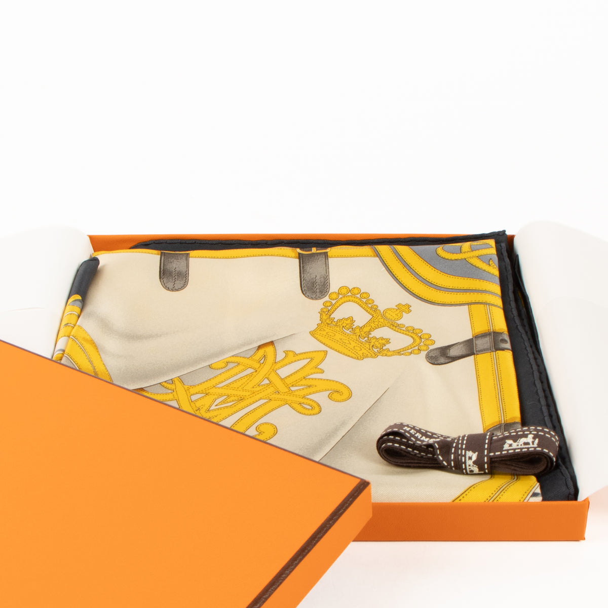 Shop this authentic Hermes Grande Tenue 90 Scarf pre-loved on Labellov.com