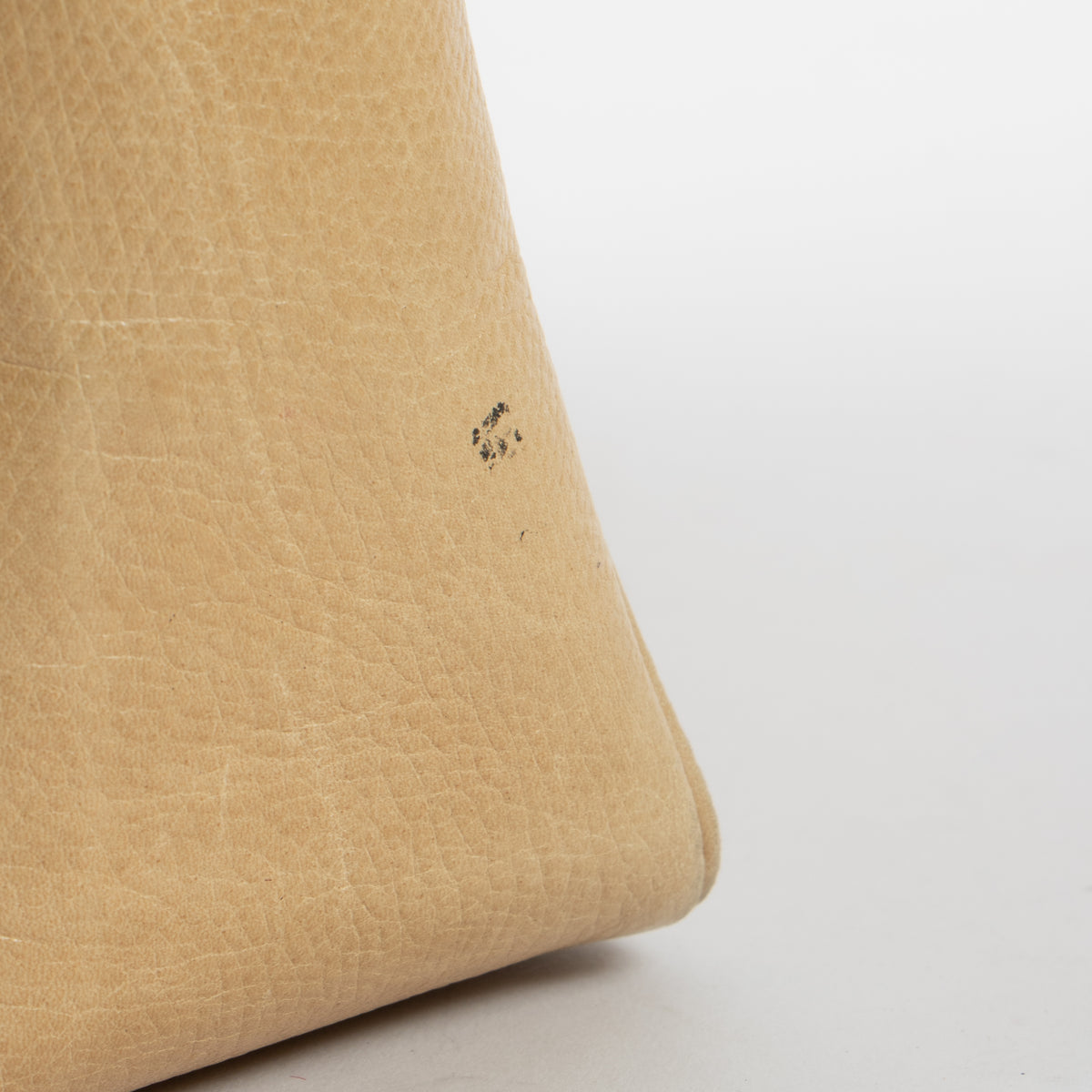 Shop the authentic Delvaux Beige Poirier Bag on Labellov.com.