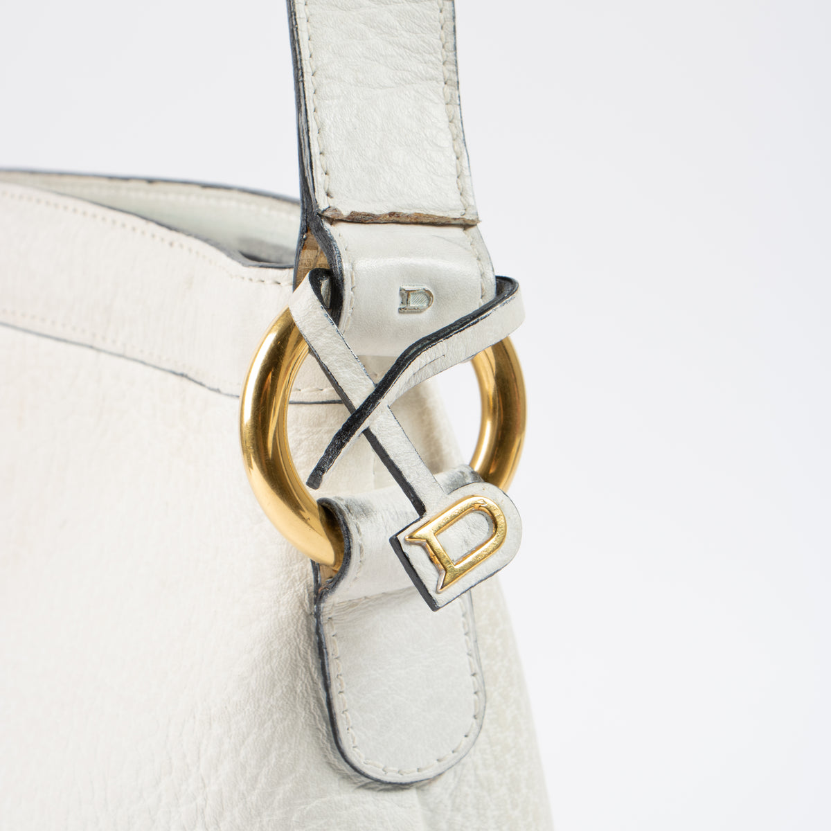 Shop this authentic Delvaux White Vintage Shoulder bag Pre-Loved on Labellov.com