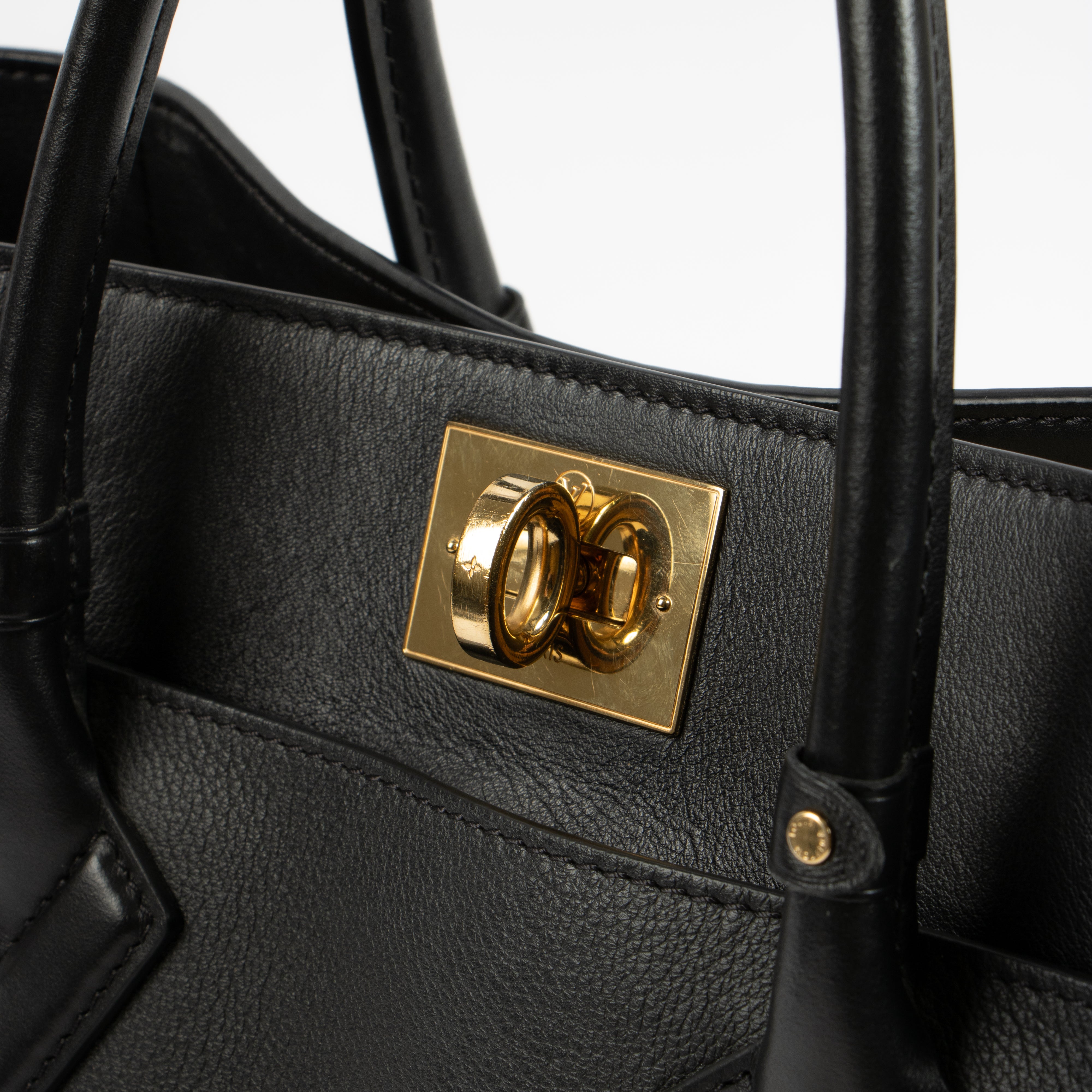 Louis Vuitton Black On My Side MM Bag – Labellov