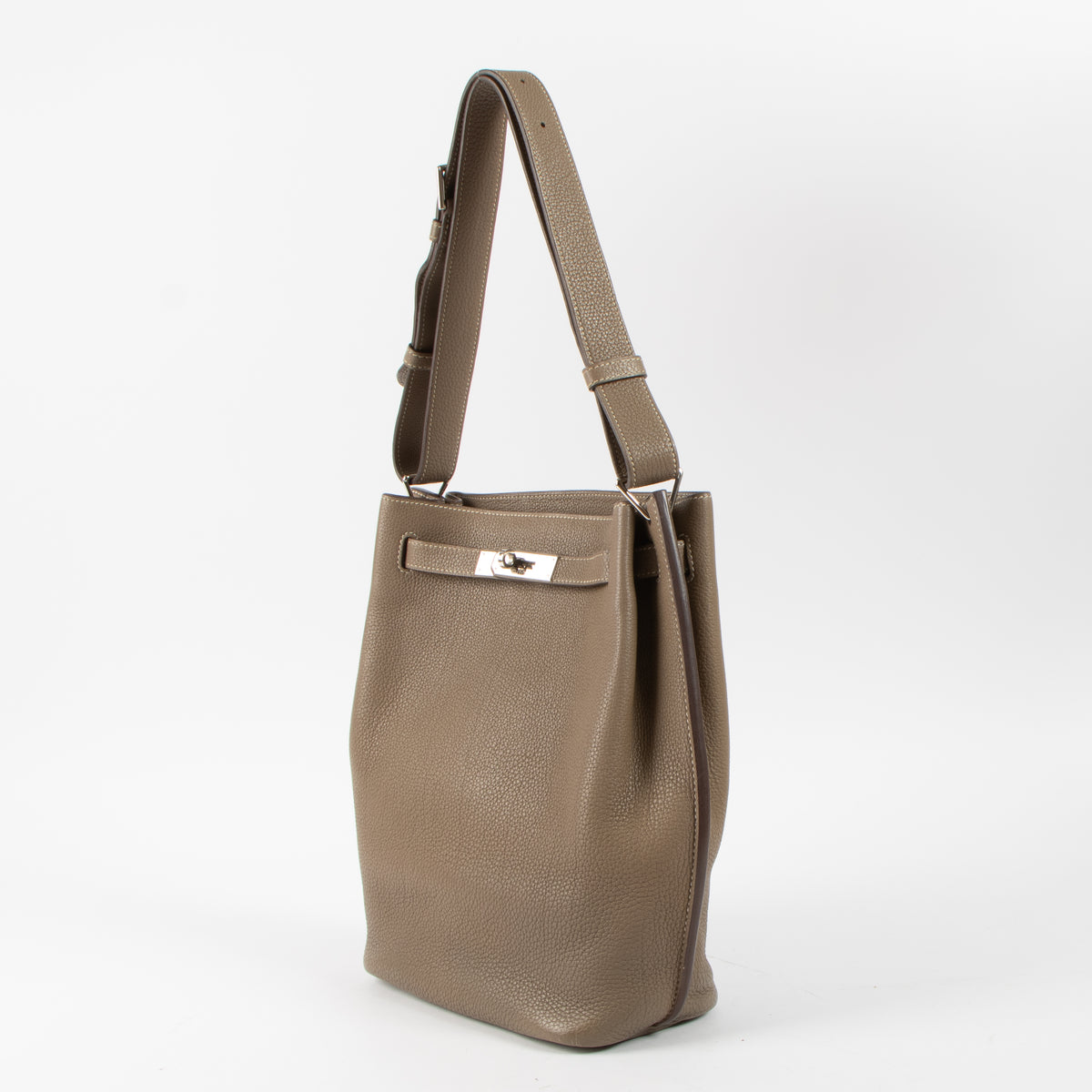 Shop this authentic Hermès So Kelly 22 Etoupe Clemence PHW pre-loved on Labellov.com