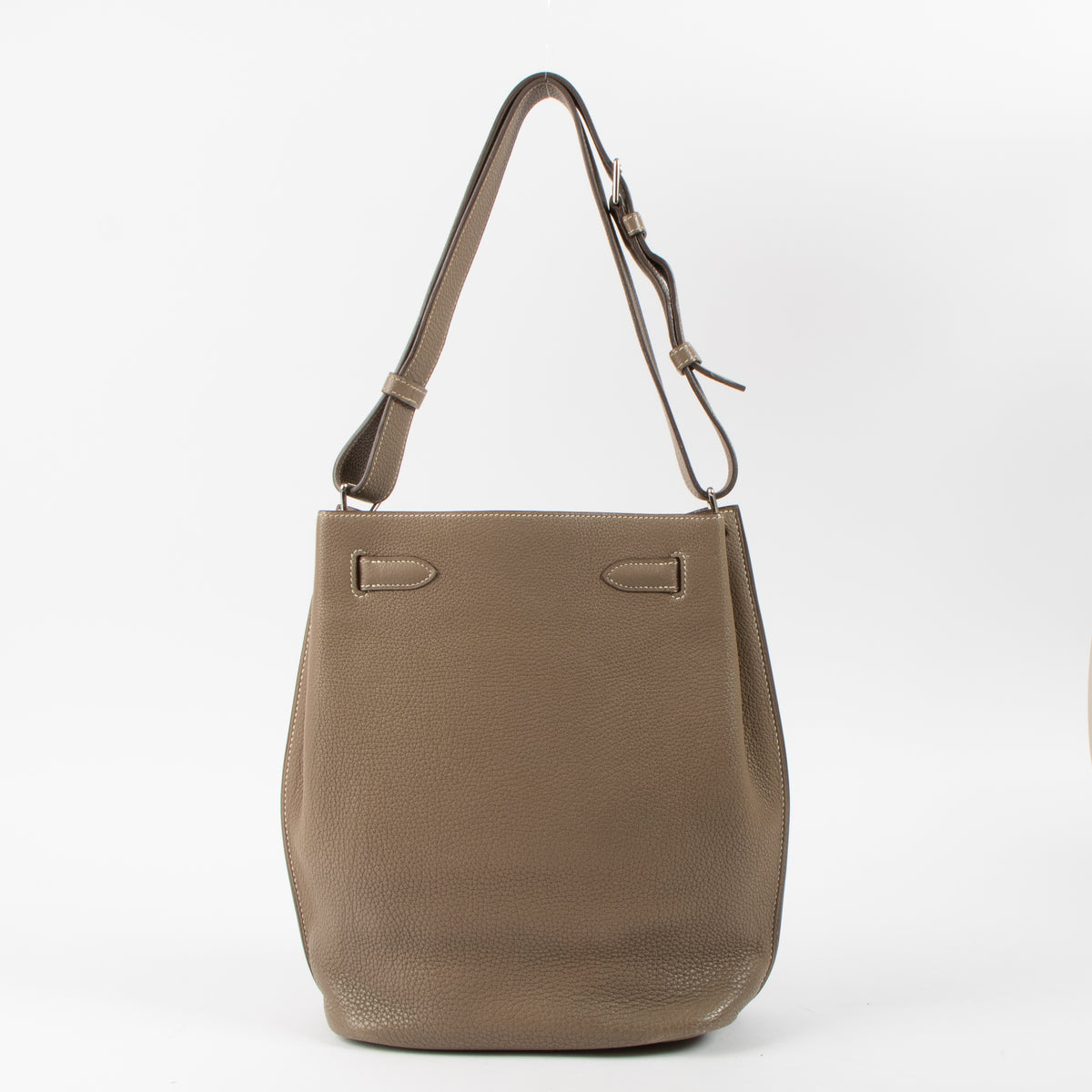 Shop this authentic Hermès So Kelly 22 Etoupe Clemence PHW pre-loved on Labellov.com