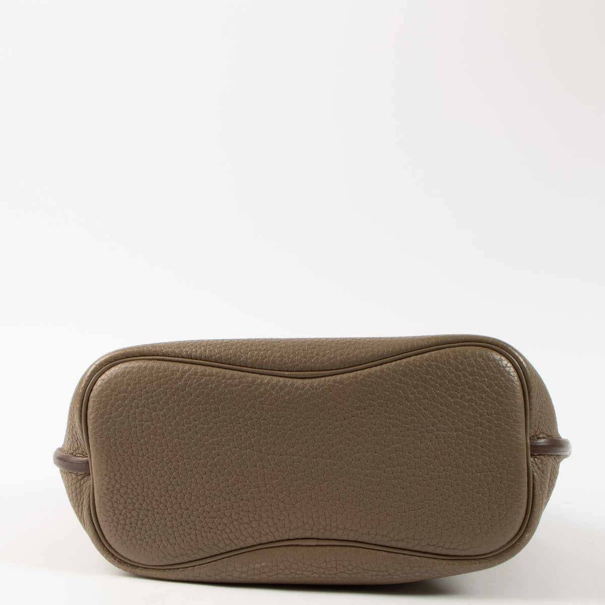 Shop this authentic Hermès So Kelly 22 Etoupe Clemence PHW pre-loved on Labellov.com