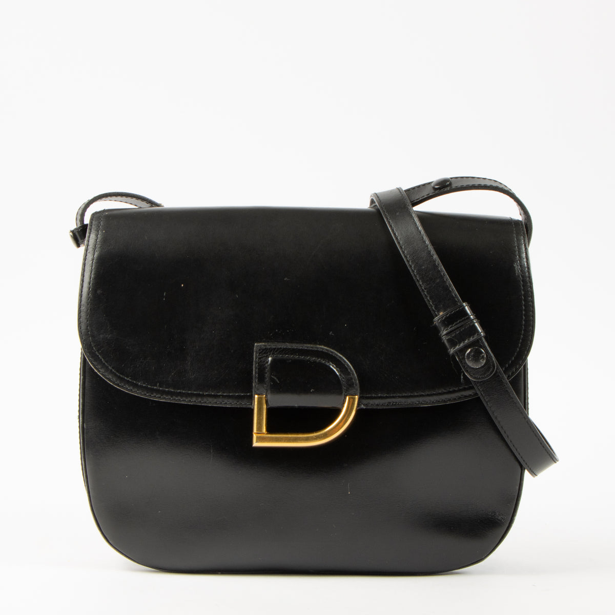 Shop the authentic Delvaux Black Box Calf Diligent Bag on Labellov.com.