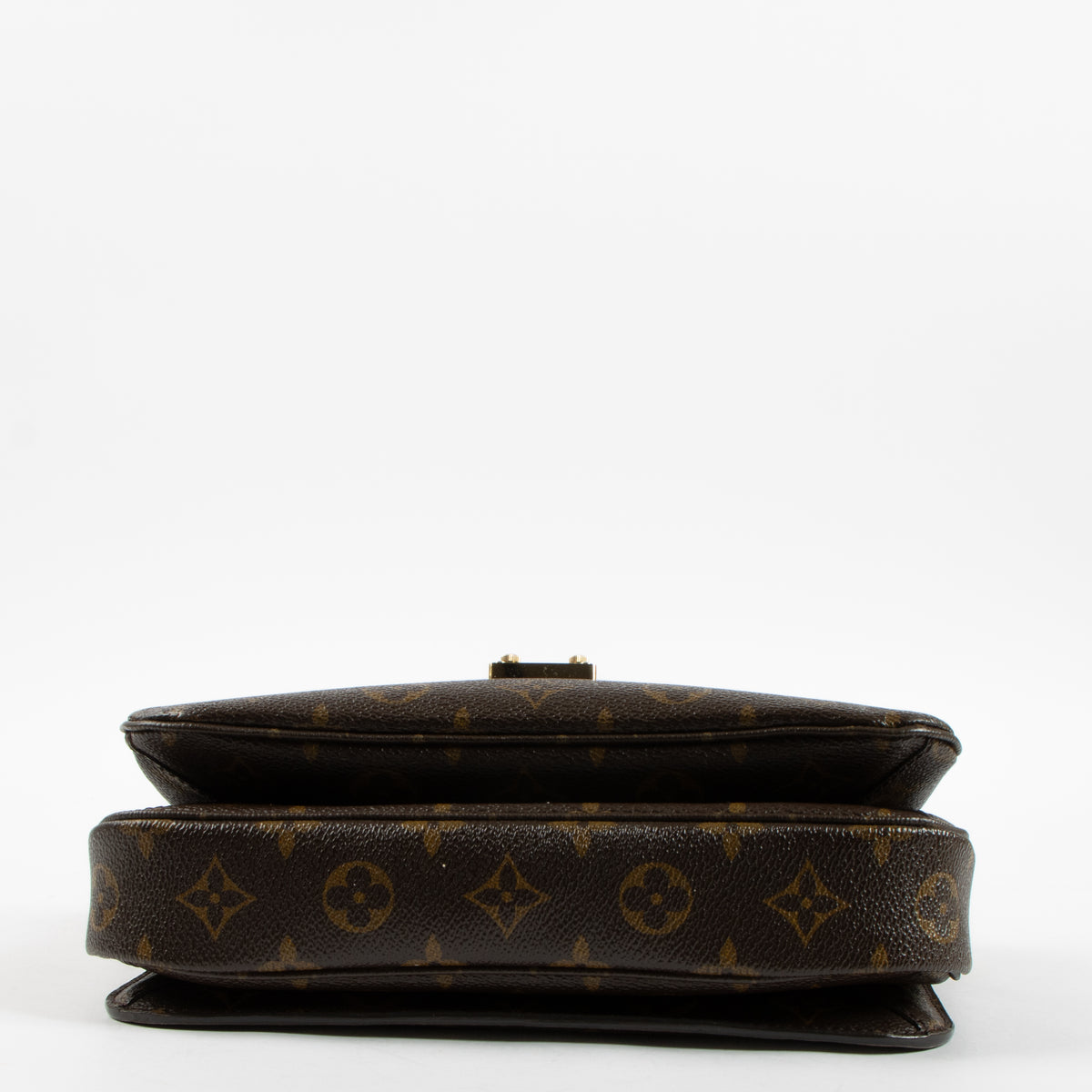 Shop this authentic luxury Louis Vuitton Monogram Pochette Metis MM Bag Pre-Loved on Labellov.com