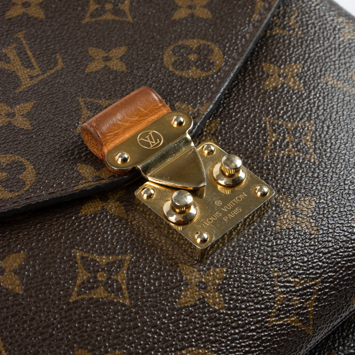 Shop this authentic luxury Louis Vuitton Monogram Pochette Metis MM Bag Pre-Loved on Labellov.com