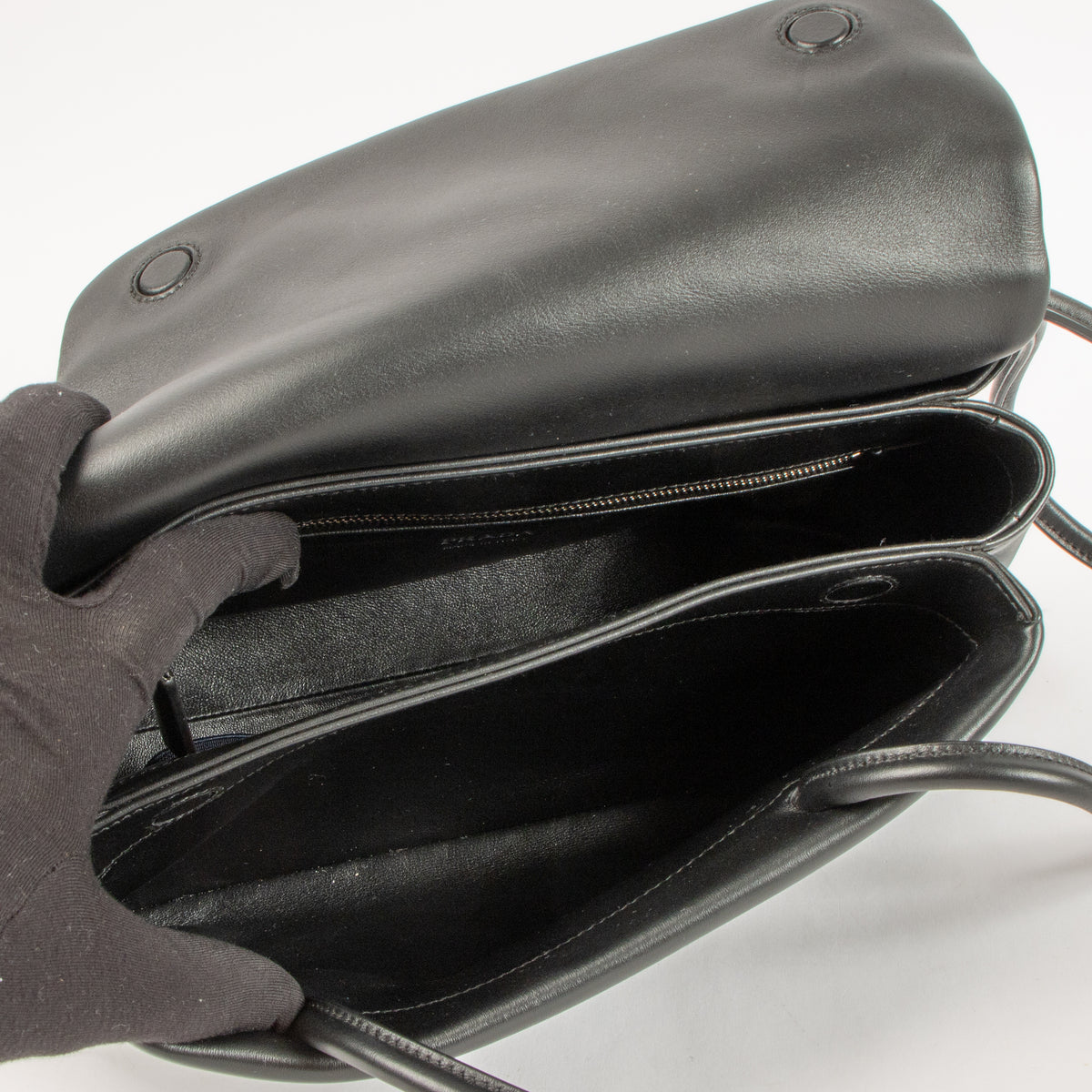 Shop this authentic luxury Prada Black Leather/Nylon Passage Medium Shoulder Bag Pre-Loved on Labellov.com